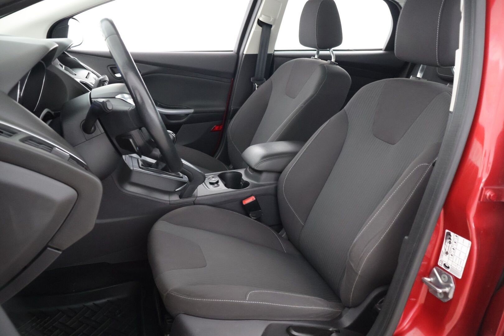 Ford Focus 2011 1.6 EcoBoost 150hv Titanium * Lohko + sisä / Kaistavahti / BLIS * - Merkkiliikkeen huoltokirja / Suomi-auto / Kummatkin renkaat ok *