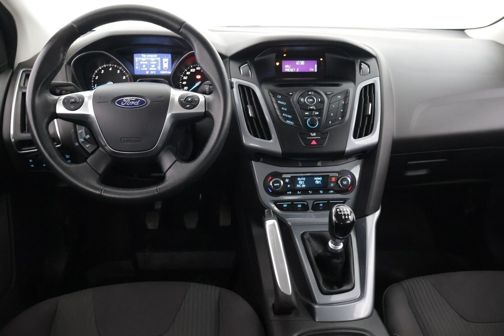 Ford Focus 2011 1.6 EcoBoost 150hv Titanium * Lohko + sisä / Kaistavahti / BLIS * - Merkkiliikkeen huoltokirja / Suomi-auto / Kummatkin renkaat ok *