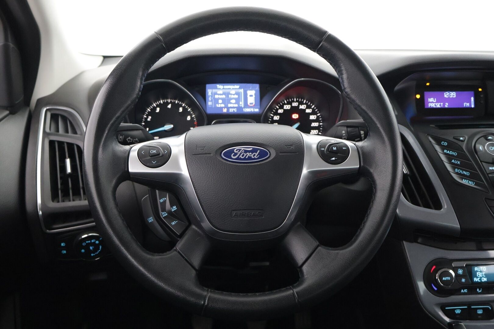 Ford Focus 2011 1.6 EcoBoost 150hv Titanium * Lohko + sisä / Kaistavahti / BLIS * - Merkkiliikkeen huoltokirja / Suomi-auto / Kummatkin renkaat ok *