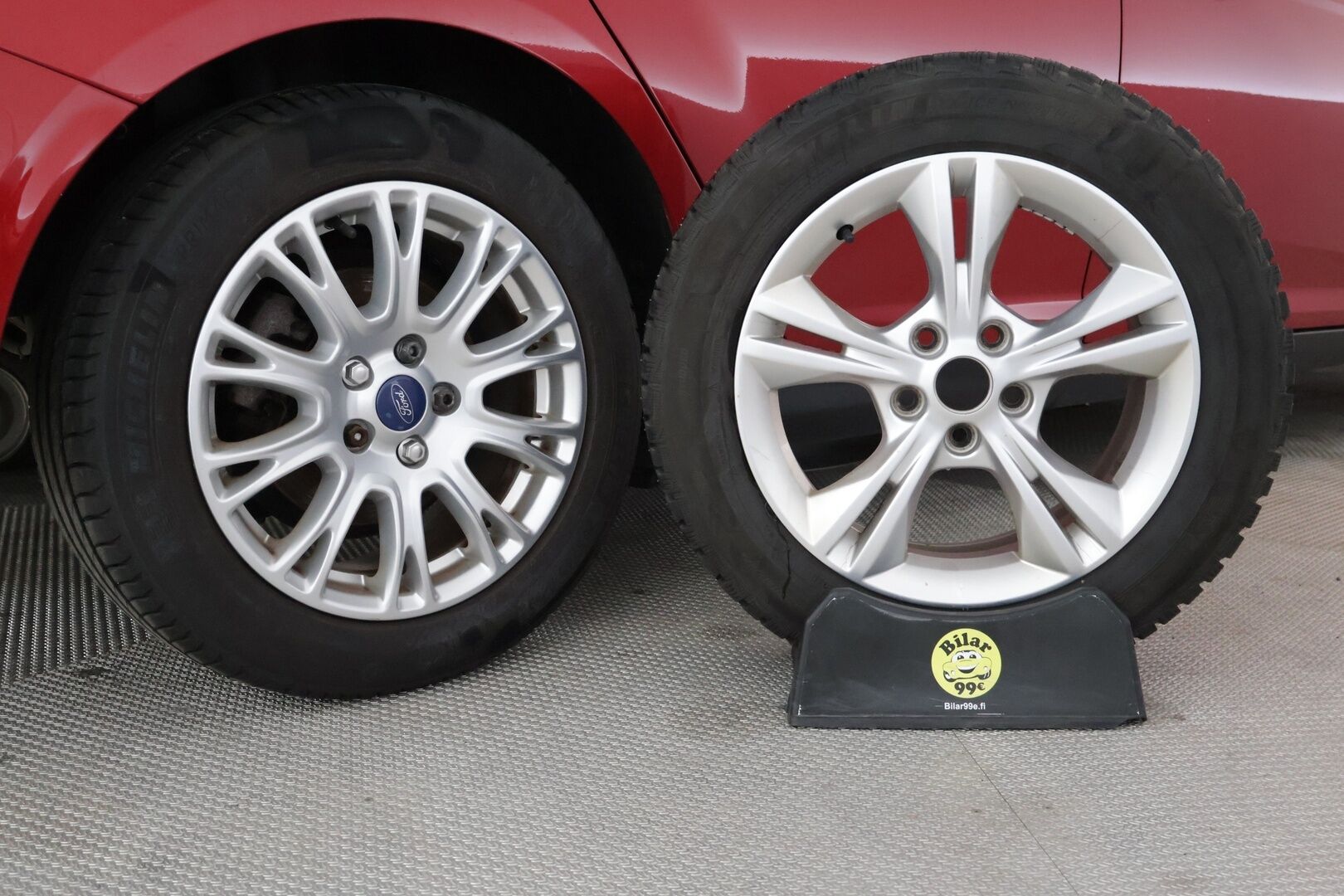 Ford Focus 2011 1.6 EcoBoost 150hv Titanium * Lohko + sisä / Kaistavahti / BLIS * - Merkkiliikkeen huoltokirja / Suomi-auto / Kummatkin renkaat ok *