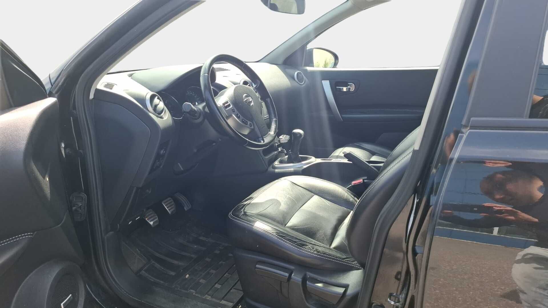 Nissan Qashqai+2 2011 1,6L Stop / Start System Tekna 2WD 5M/T Premium Pack Vakionopeudensäädin / Koukku / Peruutuskamera / Lasikatto / Bose - 7 Paikkainen / 2x Avain / Nahkasisusta / Lohkolämmitin 