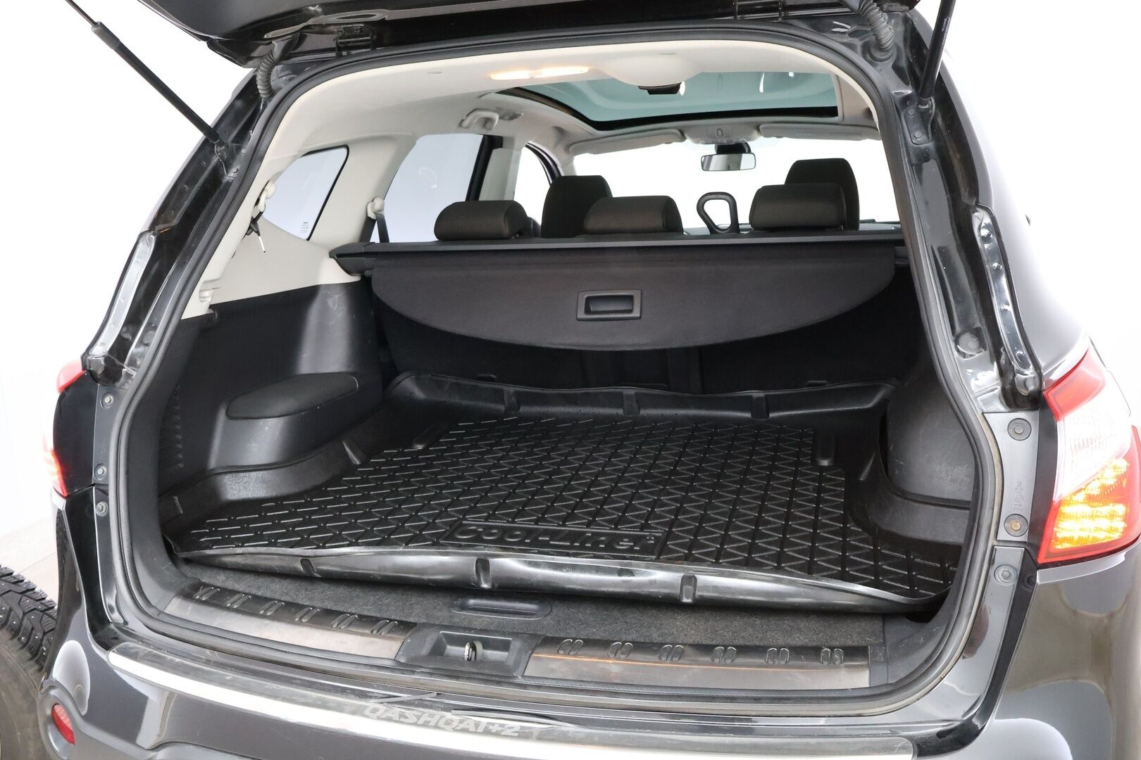 Nissan Qashqai+2 2011 2,0L N-Tec 2WD 6M/T MY11 - YritysOutlet - Myydään vain yrityksille - - YritysOutlet - Myydään vain yrityksille