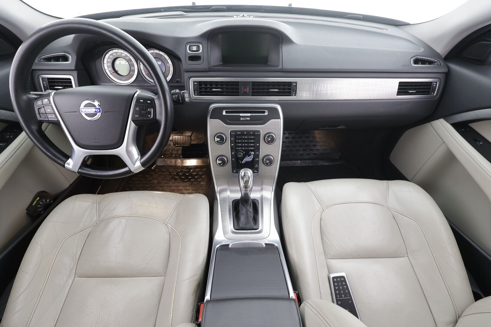 Volvo XC70 2013 D5 AWD Summum aut * Vakkari / Webasto / Koukku / Muistipenkki / Xenon / Blis / P.tutkat / Kattoluukku * - Suomi-auto / Kahdet renkaat