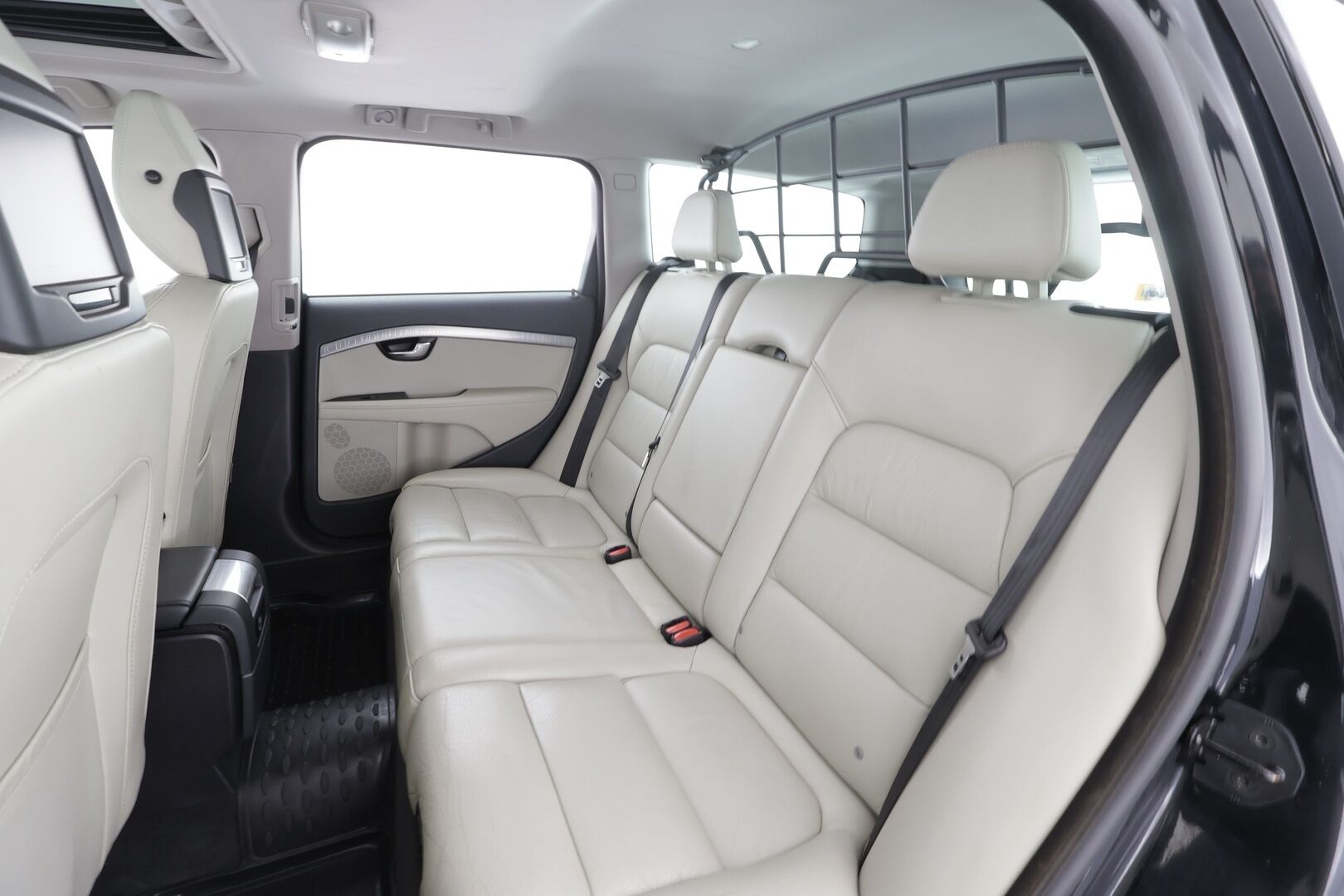 Volvo XC70 2013 D5 AWD Summum aut * Vakkari / Webasto / Koukku / Muistipenkki / Xenon / Blis / P.tutkat / Kattoluukku * - Suomi-auto / Kahdet renkaat