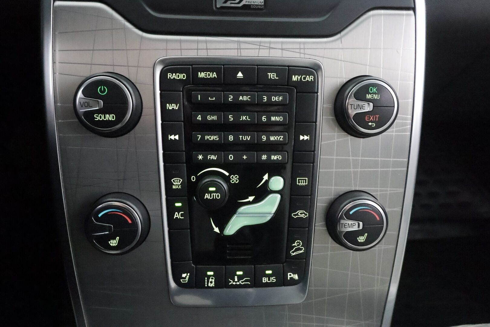Volvo XC70 2013 D5 AWD Summum aut * Adapt. Vak. / Webasto / Koukku / Muistipenkki / Xenon / Blis / P.tutkat / Kattoluukku * - Juuri katsastettu! / Suomi-auto / Kahdet renkaat