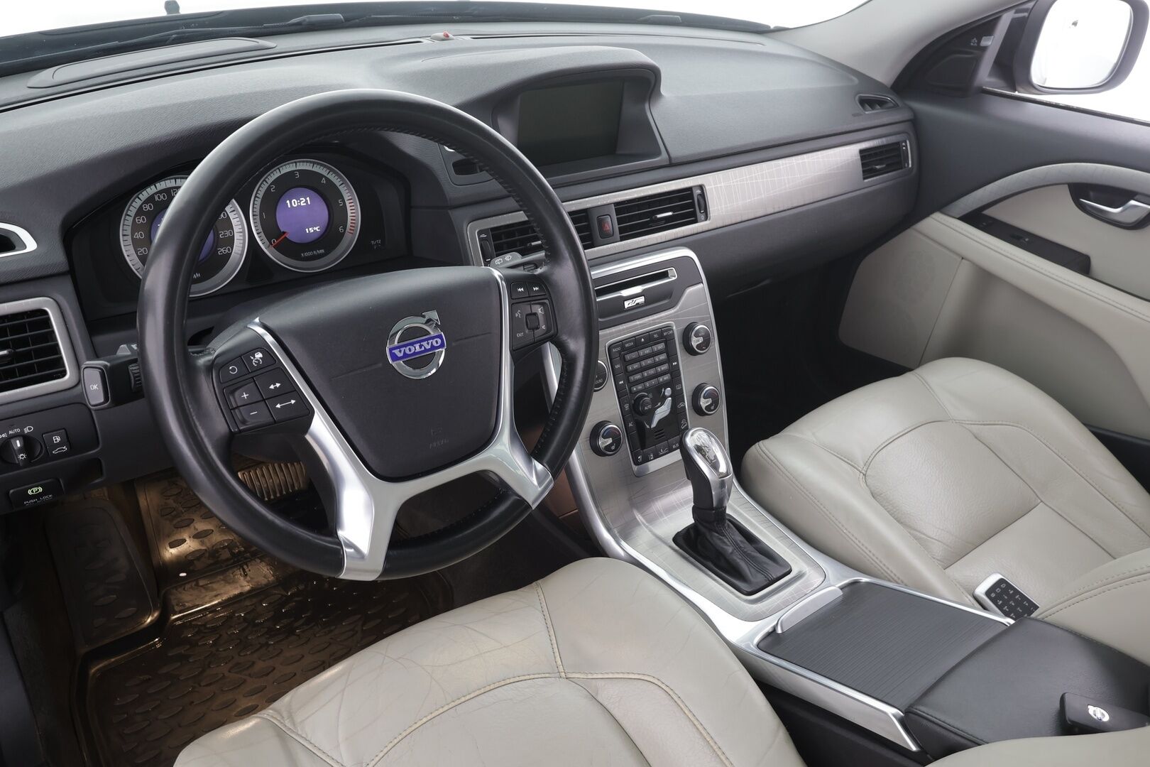 Volvo XC70 2013 D5 AWD Summum aut * Vakkari / Webasto / Koukku / Muistipenkki / Xenon / Blis / P.tutkat / Kattoluukku * - Suomi-auto / Kahdet renkaat