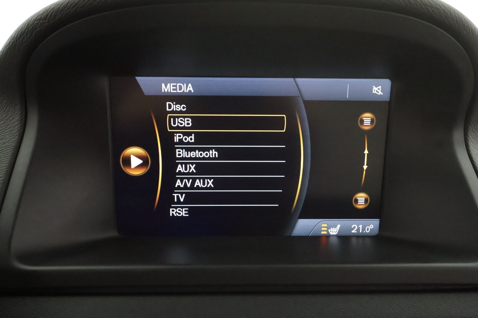 Volvo XC70 2013 D5 AWD Summum aut * Vakkari / Webasto / Koukku / Muistipenkki / Xenon / Blis / P.tutkat / Kattoluukku * - Suomi-auto / Kahdet renkaat