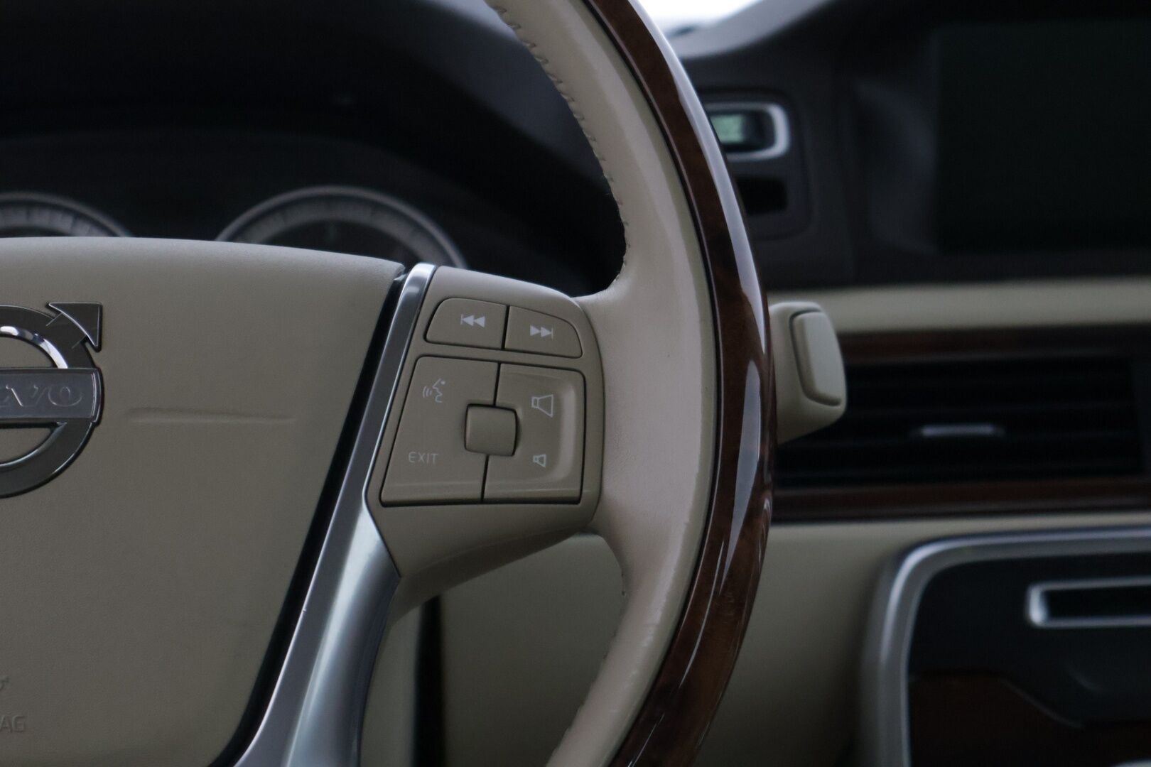 Volvo S80 2012 D3 Summum aut * Webasto / Vakkari / Ilmastoidut penkit / Koukku / Nahkasisusta / Keyless * - *Todella Kovilla Varusteilla / 2X renkaat / Jakopää vaihdettu *