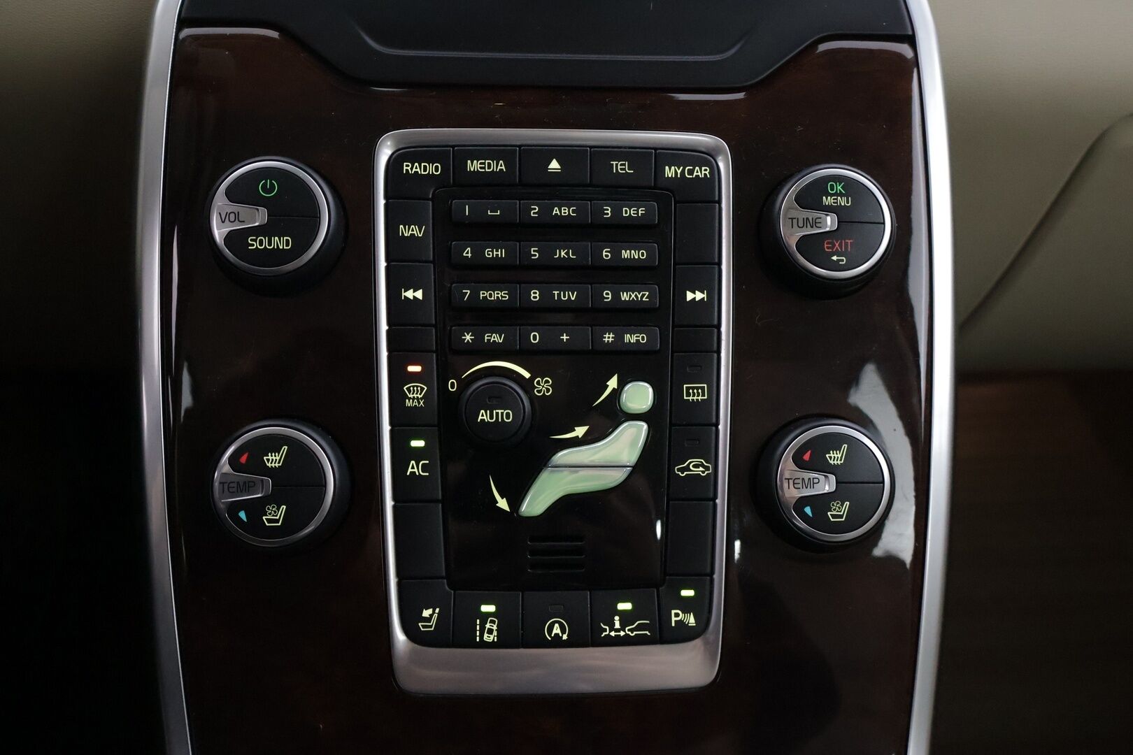 Volvo S80 2012 D3 Summum aut * Webasto / Vakkari / Ilmastoidut penkit / Koukku / Nahkasisusta / Keyless * - *Todella Kovilla Varusteilla / 2X renkaat / Jakopää vaihdettu *