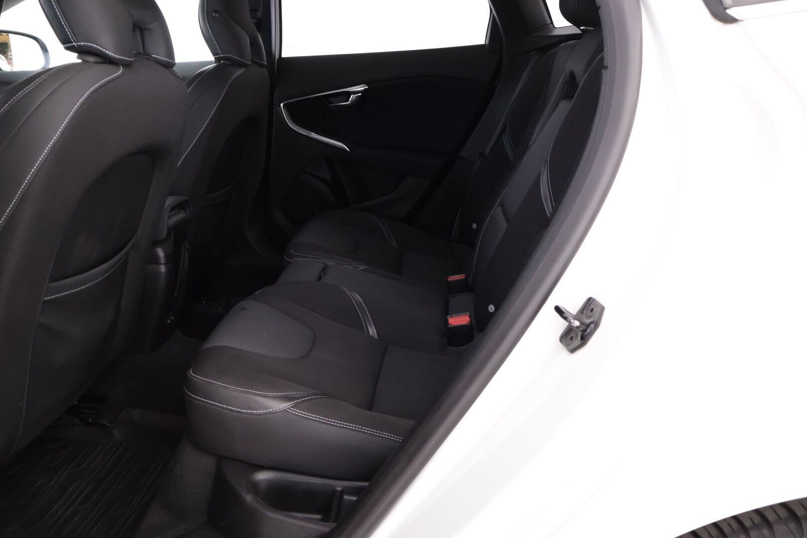 Volvo V40 2013 D2 Momentum *ACC / Webasto / BLIS / P.Kamera / Digimittari / KeyLessGo* - Jakohihna vaihdettu / Adaptiivinen vakkari yms.*