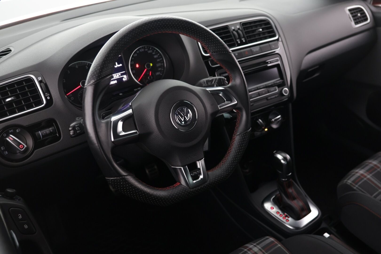 Volkswagen Polo 2012 GTI 1,4 TSI 132 kW (180 hv) DSG-automaatti 4-ovinen - Vakkari / Tutkat / Lohko + sisä / Bluetooth / Juuri Huollettu!
