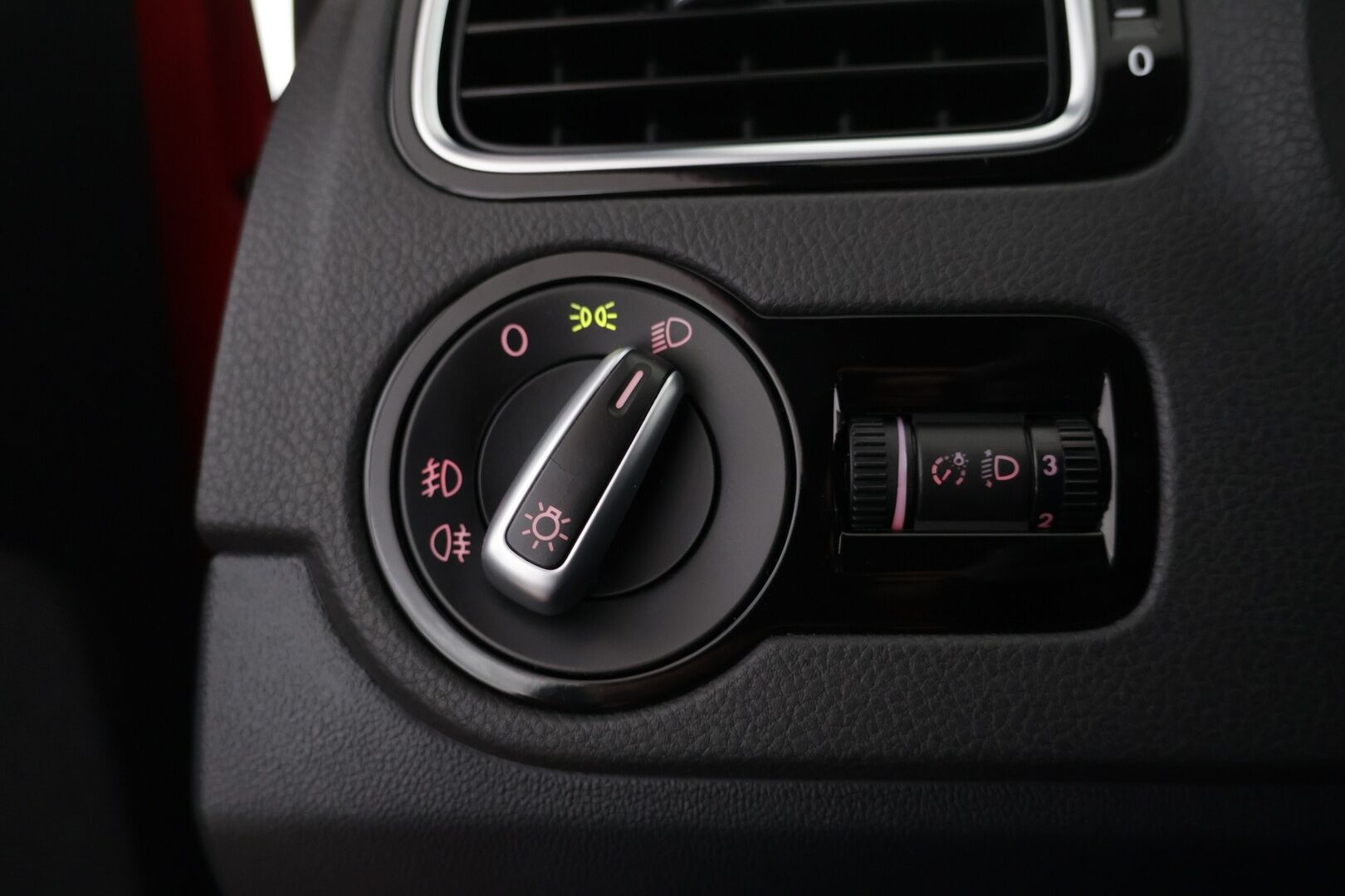 Volkswagen Polo 2012 GTI 1,4 TSI 132 kW (180 hv) DSG-automaatti 4-ovinen - Vakkari / Tutkat / Lohko + sisä / Bluetooth / Juuri Huollettu!