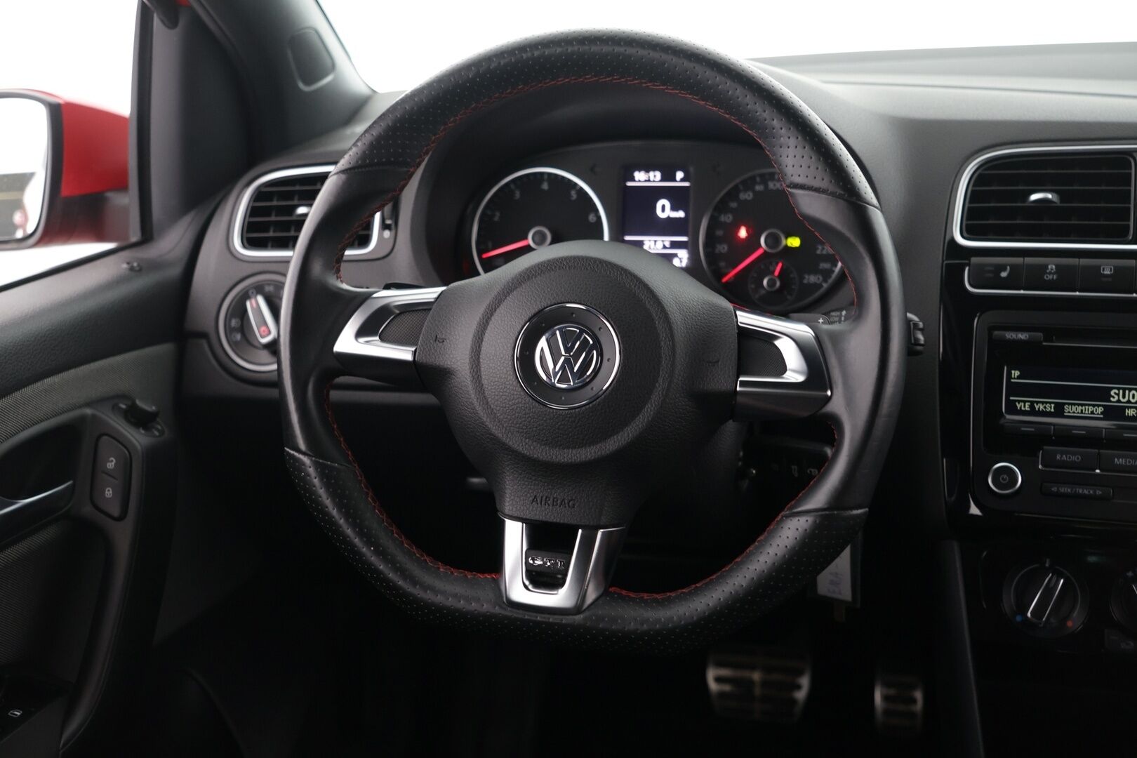 Volkswagen Polo 2012 GTI 1,4 TSI 132 kW (180 hv) DSG-automaatti 4-ovinen - Vakkari / Tutkat / Lohko + sisä / Bluetooth / Juuri Huollettu!