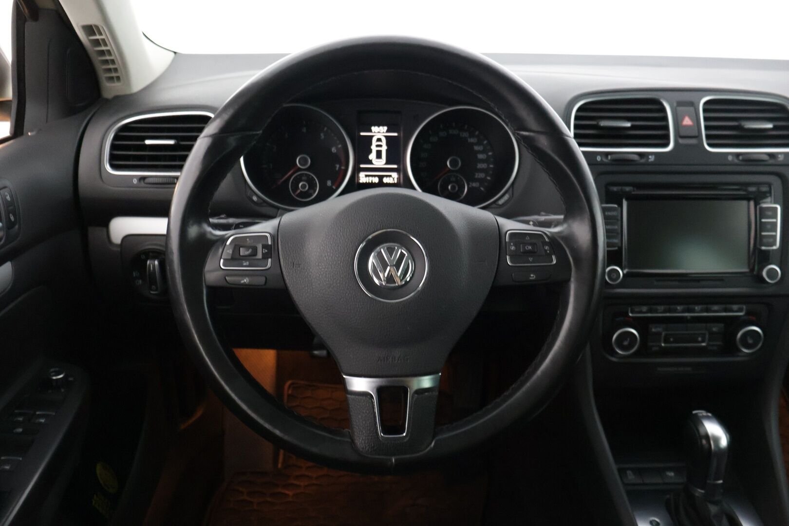Volkswagen Golf 2012 Variant Highline 1,4 TSI 90 kW * Huutokaupat.com / Suomiauto / Xenon / Tutkat / Lohkolämmitin / Aut. ilmastointi * - *Juuri huollettu 201tkm kohdalla! / Kahdet renkaat / Ikäisekseen siistikuntoinen yksilö!*