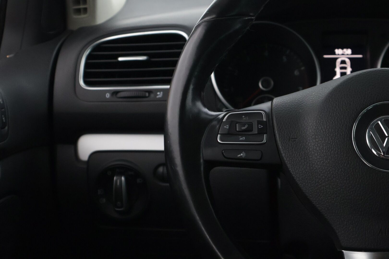 Volkswagen Golf 2012 Variant Highline 1,4 TSI 90 kW * Huutokaupat.com / Suomiauto / Xenon / Tutkat / Lohkolämmitin / Aut. ilmastointi * - *Juuri huollettu 201tkm kohdalla! / Kahdet renkaat / Ikäisekseen siistikuntoinen yksilö!*