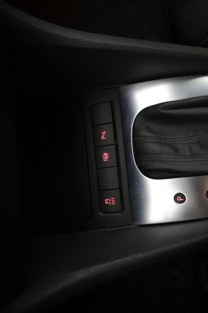 Volkswagen Golf 2012 Variant Highline 1,4 TSI 90 kW * Huutokaupat.com / Suomiauto / Xenon / Tutkat / Lohkolämmitin / Aut. ilmastointi * - *Juuri huollettu 201tkm kohdalla! / Kahdet renkaat / Ikäisekseen siistikuntoinen yksilö!*