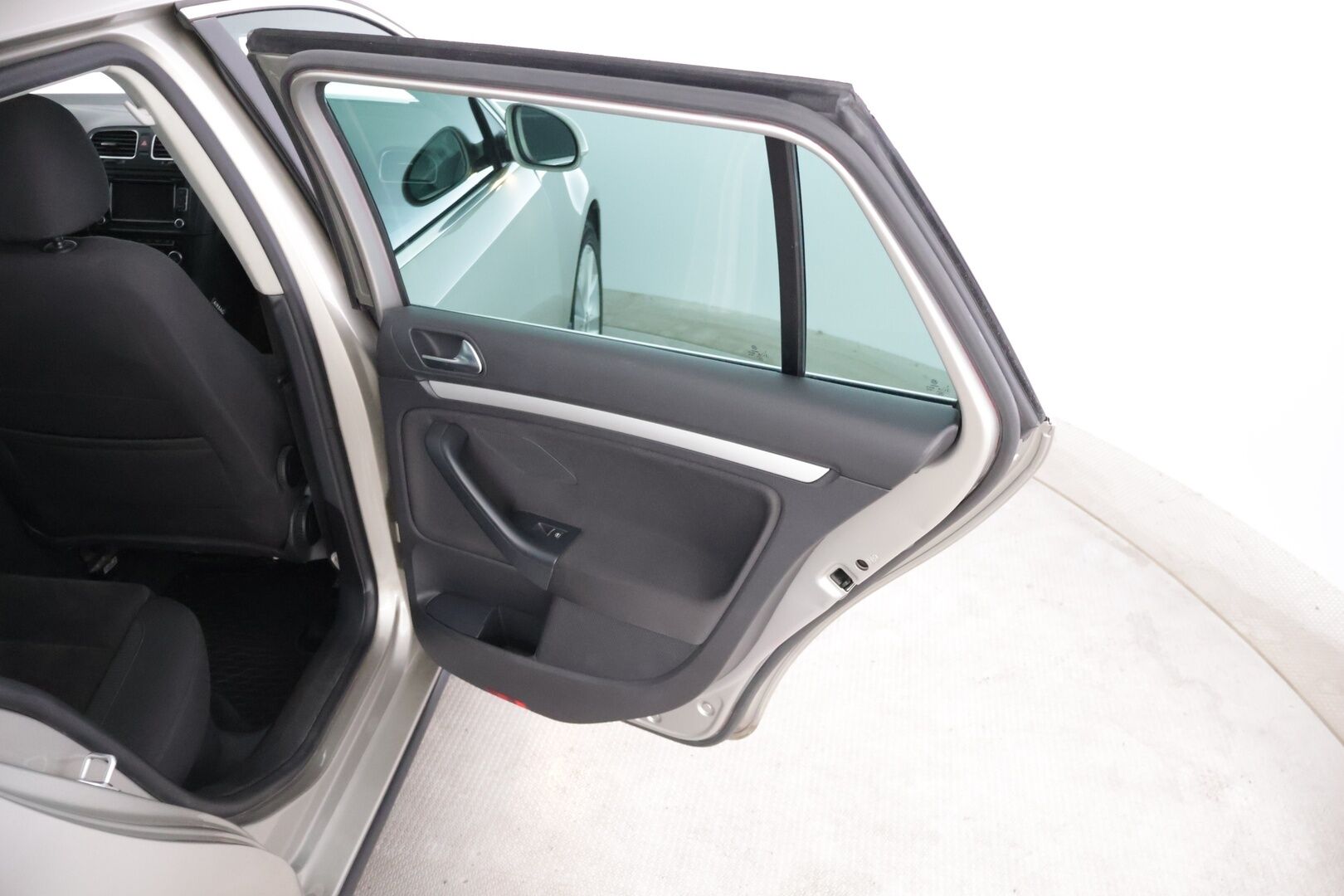Volkswagen Golf 2012 Variant Highline 1,4 TSI 90 kW * Huutokaupat.com / Suomiauto / Xenon / Tutkat / Lohkolämmitin / Aut. ilmastointi * - *Juuri huollettu 201tkm kohdalla! / Kahdet renkaat / Ikäisekseen siistikuntoinen yksilö!*
