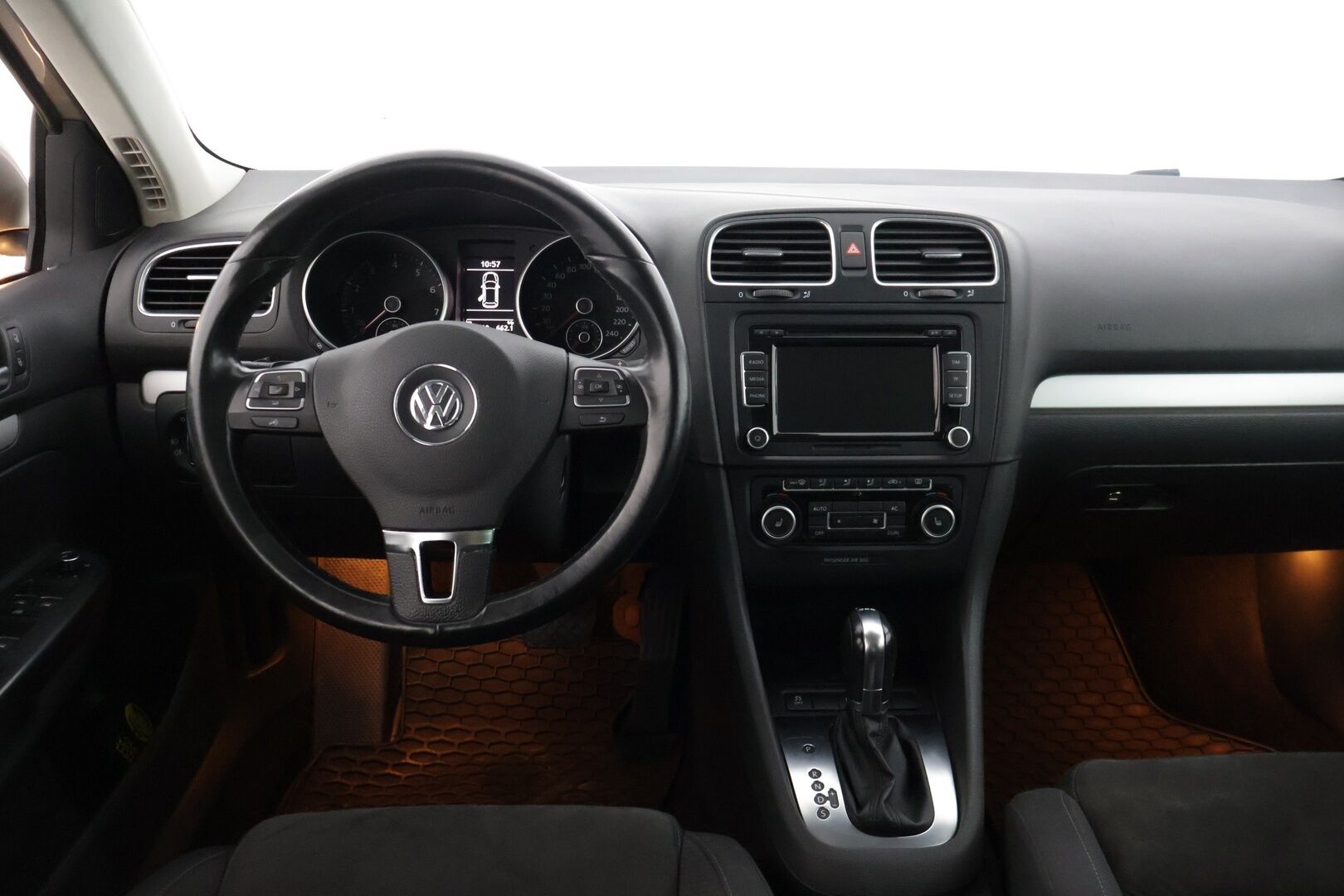 Volkswagen Golf 2012 Variant Highline 1,4 TSI 90 kW * Huutokaupat.com / Suomiauto / Xenon / Tutkat / Lohkolämmitin / Aut. ilmastointi * - *Juuri huollettu 201tkm kohdalla! / Kahdet renkaat / Ikäisekseen siistikuntoinen yksilö!*