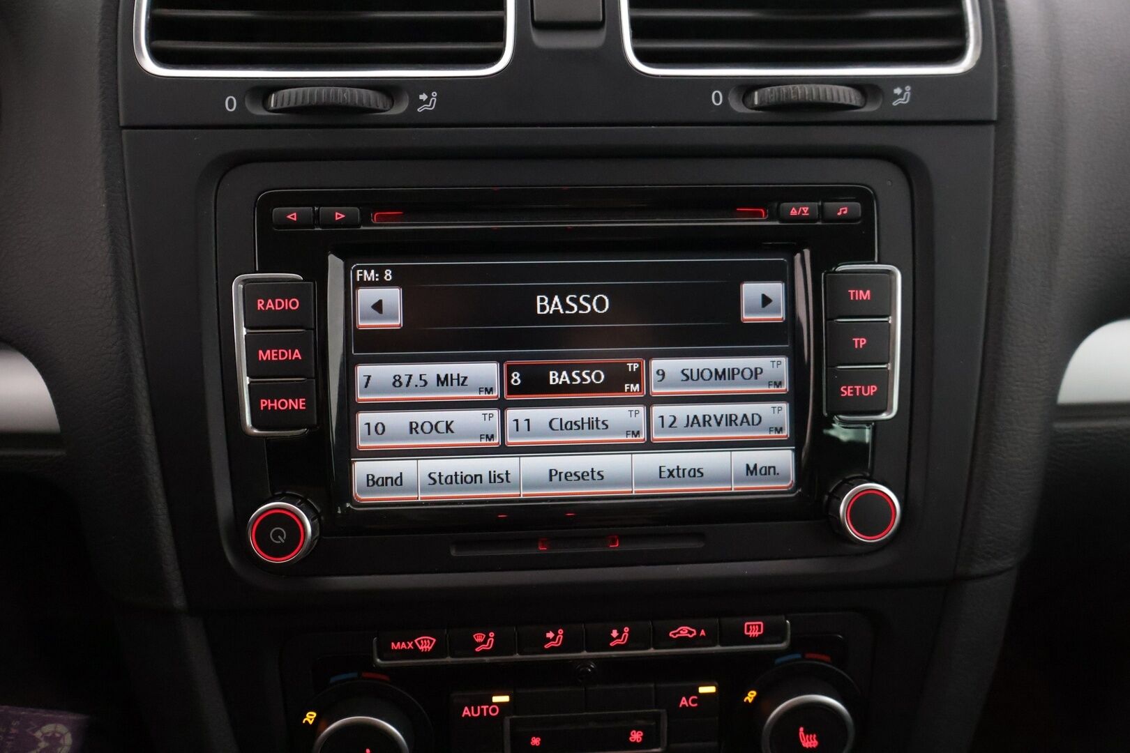 Volkswagen Golf 2012 Variant Highline 1,4 TSI 90 kW * Huutokaupat.com / Suomiauto / Xenon / Tutkat / Lohkolämmitin / Aut. ilmastointi * - *Juuri huollettu 201tkm kohdalla! / Kahdet renkaat / Ikäisekseen siistikuntoinen yksilö!*
