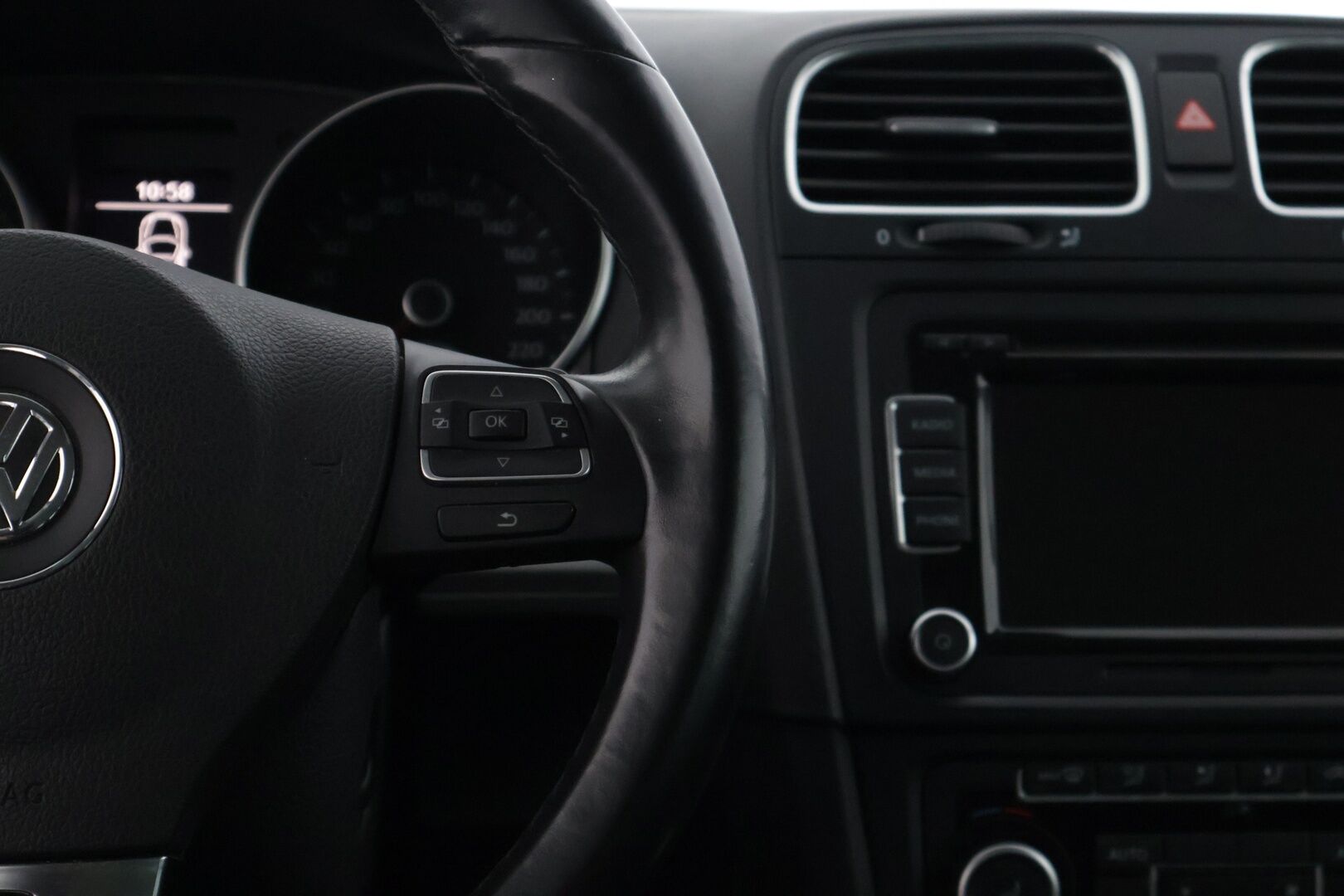 Volkswagen Golf 2012 Variant Highline 1,4 TSI 90 kW * Huutokaupat.com / Suomiauto / Xenon / Tutkat / Lohkolämmitin / Aut. ilmastointi * - *Juuri huollettu 201tkm kohdalla! / Kahdet renkaat / Ikäisekseen siistikuntoinen yksilö!*