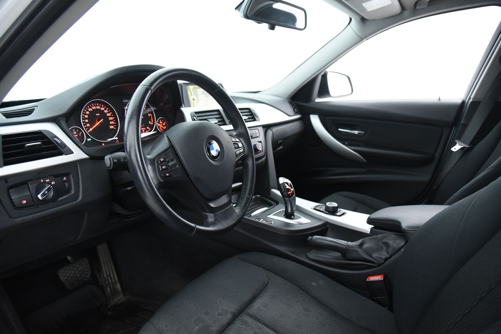 BMW 318 2012 TwinPower Turbo A F30 Sedan Business / - YritysOutlet - Myydään vain yrityksille - Suomi-Auto / Vakkari / P. Tutka / BI-Xenon /