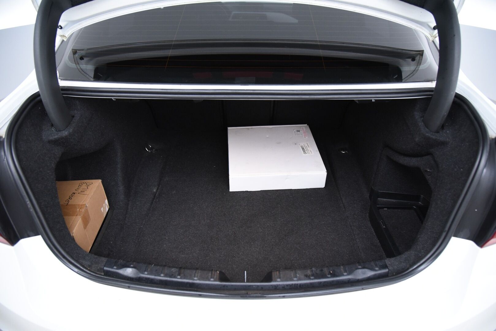 BMW 318 2012 TwinPower Turbo A F30 Sedan Business / - YritysOutlet - Myydään vain yrityksille - Suomi-Auto / Vakkari / P. Tutka / BI-Xenon /