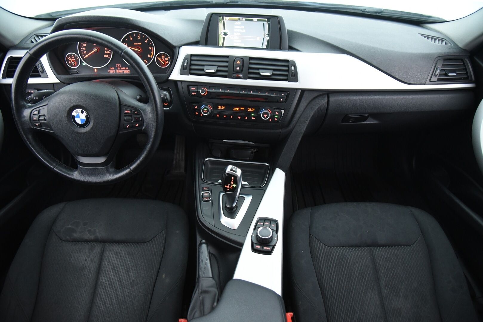 BMW 318 2012 TwinPower Turbo A F30 Sedan Business / - YritysOutlet - Myydään vain yrityksille - Suomi-Auto / Vakkari / P. Tutka / BI-Xenon /