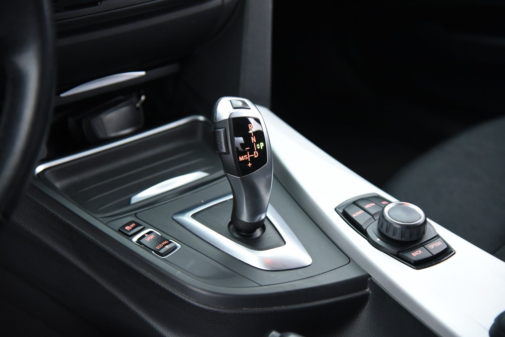BMW 318 2012 TwinPower Turbo A F30 Sedan Business / - YritysOutlet - Myydään vain yrityksille - Suomi-Auto / Vakkari / P. Tutka / BI-Xenon /