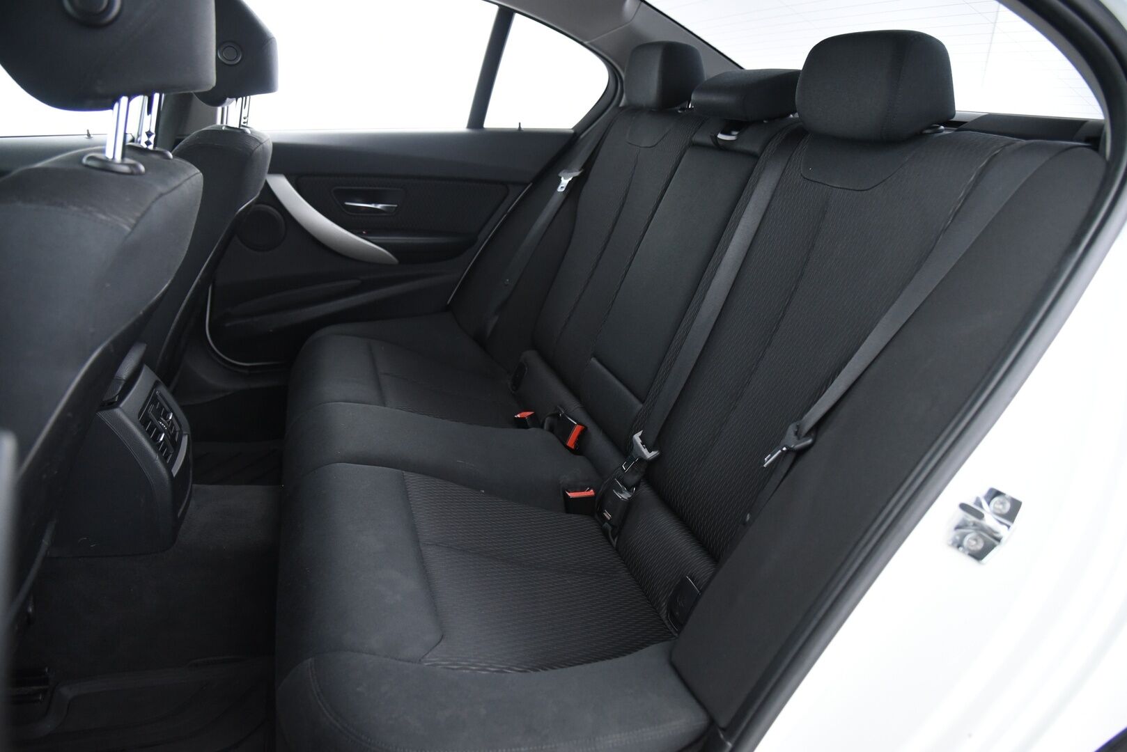 BMW 318 2012 TwinPower Turbo A F30 Sedan Business / - YritysOutlet - Myydään vain yrityksille - Suomi-Auto / Vakkari / P. Tutka / BI-Xenon /