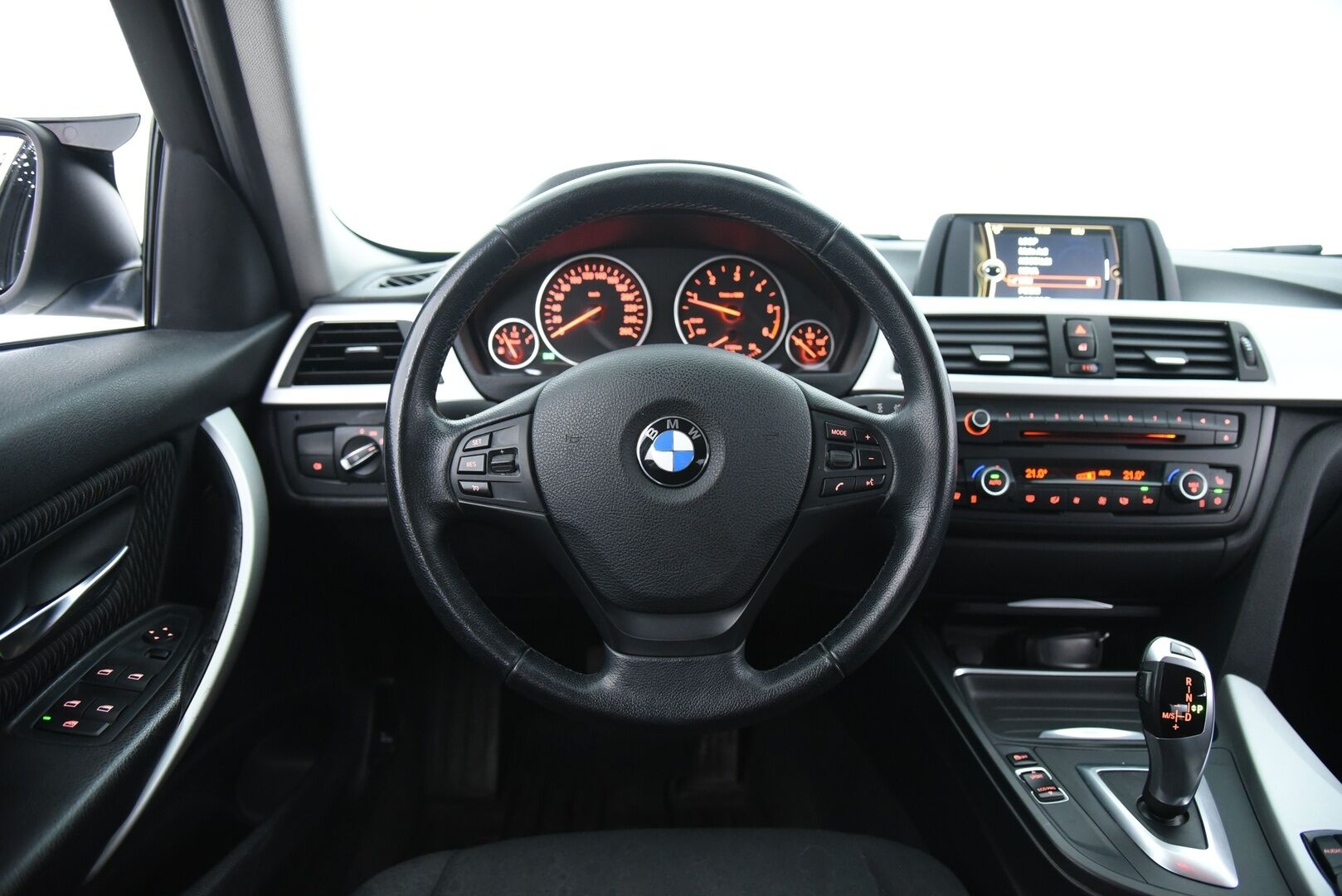BMW 318 2012 TwinPower Turbo A F30 Sedan Business / - YritysOutlet - Myydään vain yrityksille - Suomi-Auto / Vakkari / P. Tutka / BI-Xenon /