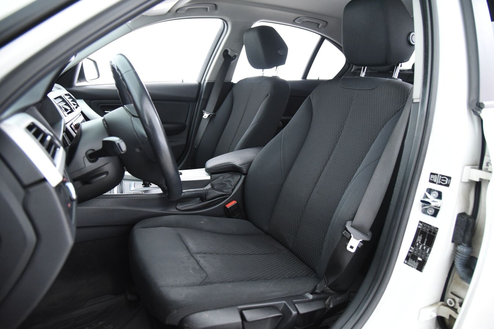 BMW 318 2012 TwinPower Turbo A F30 Sedan Business / - YritysOutlet - Myydään vain yrityksille - Suomi-Auto / Vakkari / P. Tutka / BI-Xenon /