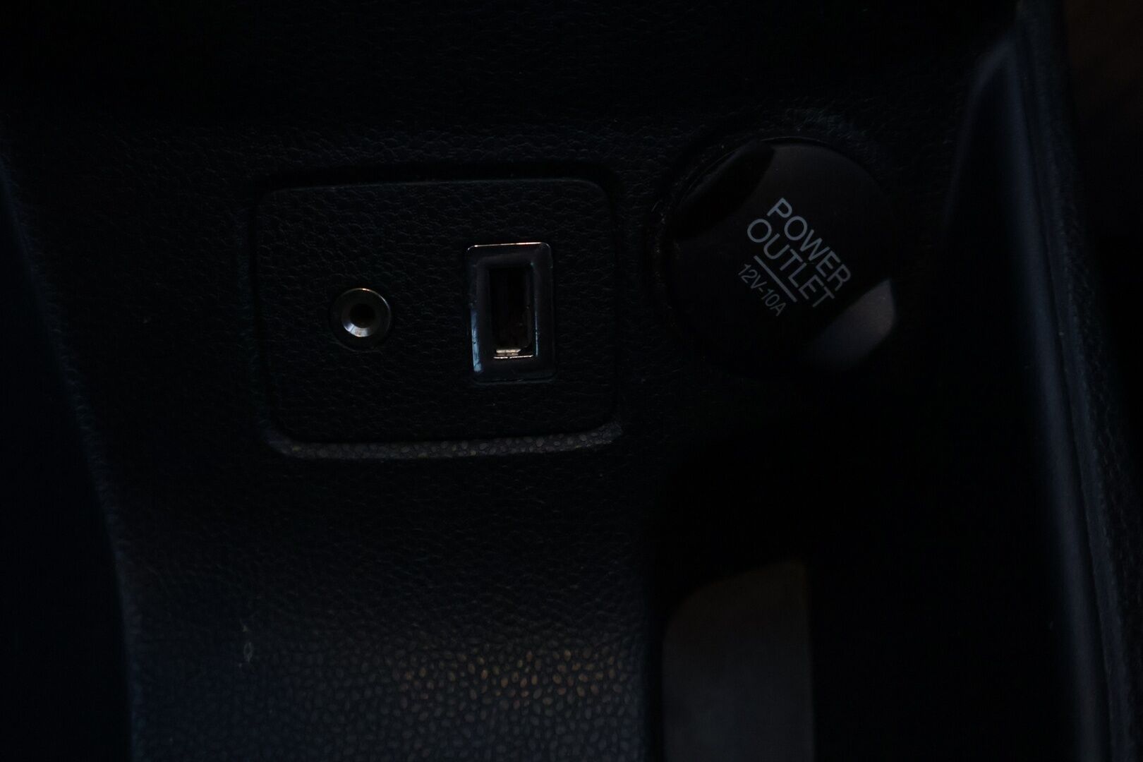 Ford Fiesta 2012 1,25 82 hv Titanium M5 5-ovinen - *Yritys Outlet- Myydään vain yrityksille!*