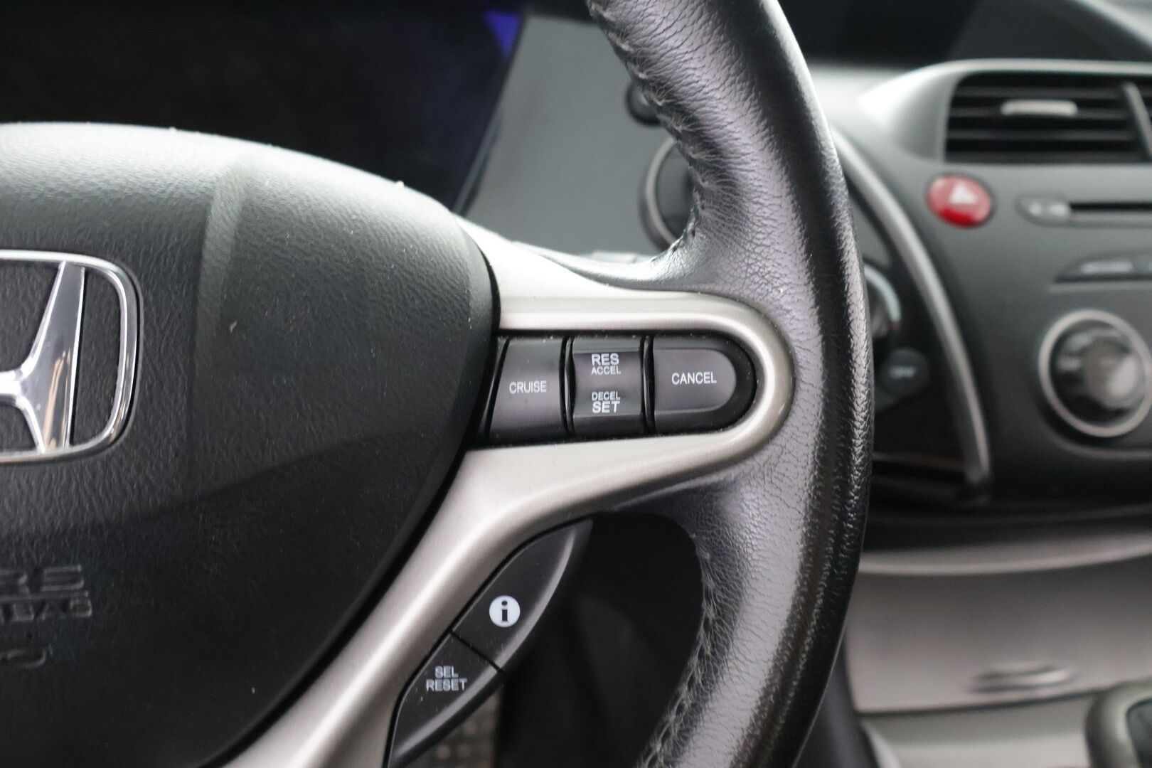 Honda Civic 2008 5D 1,8i Sport - Myydään Huutokaupat.com - Manuaali | Lohko | Koukku | Vakkari