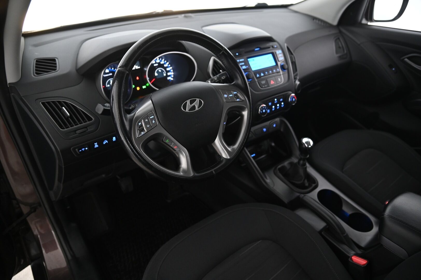 Hyundai ix35 2014 4WD 2,0 CRDi 100kW 6MT Comfort - Vetokoukku | Lohko | Suomi-auto | 2 Renkaat