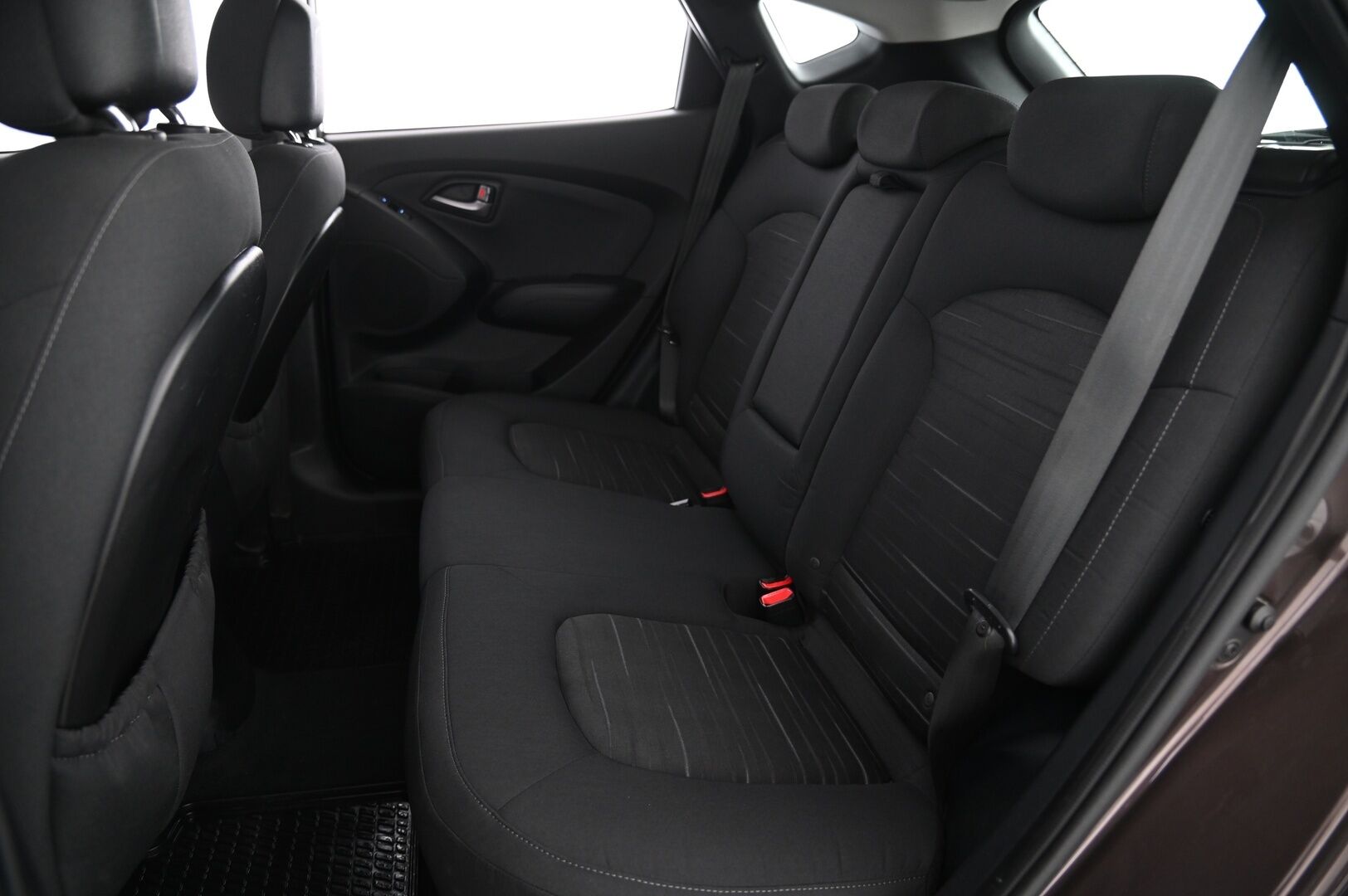 Hyundai ix35 2014 4WD 2,0 CRDi 100kW 6MT Comfort - Vetokoukku | Lohko | Suomi-auto | 2 Renkaat