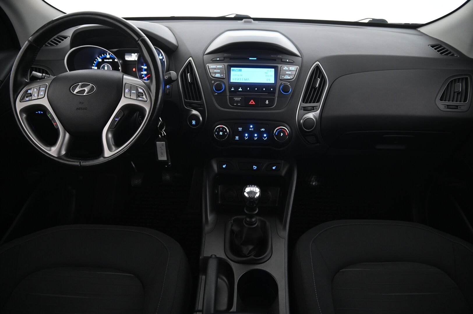 Hyundai ix35 2014 4WD 2,0 CRDi 100kW 6MT Comfort - Vetokoukku | Lohko | Suomi-auto | 2 Renkaat
