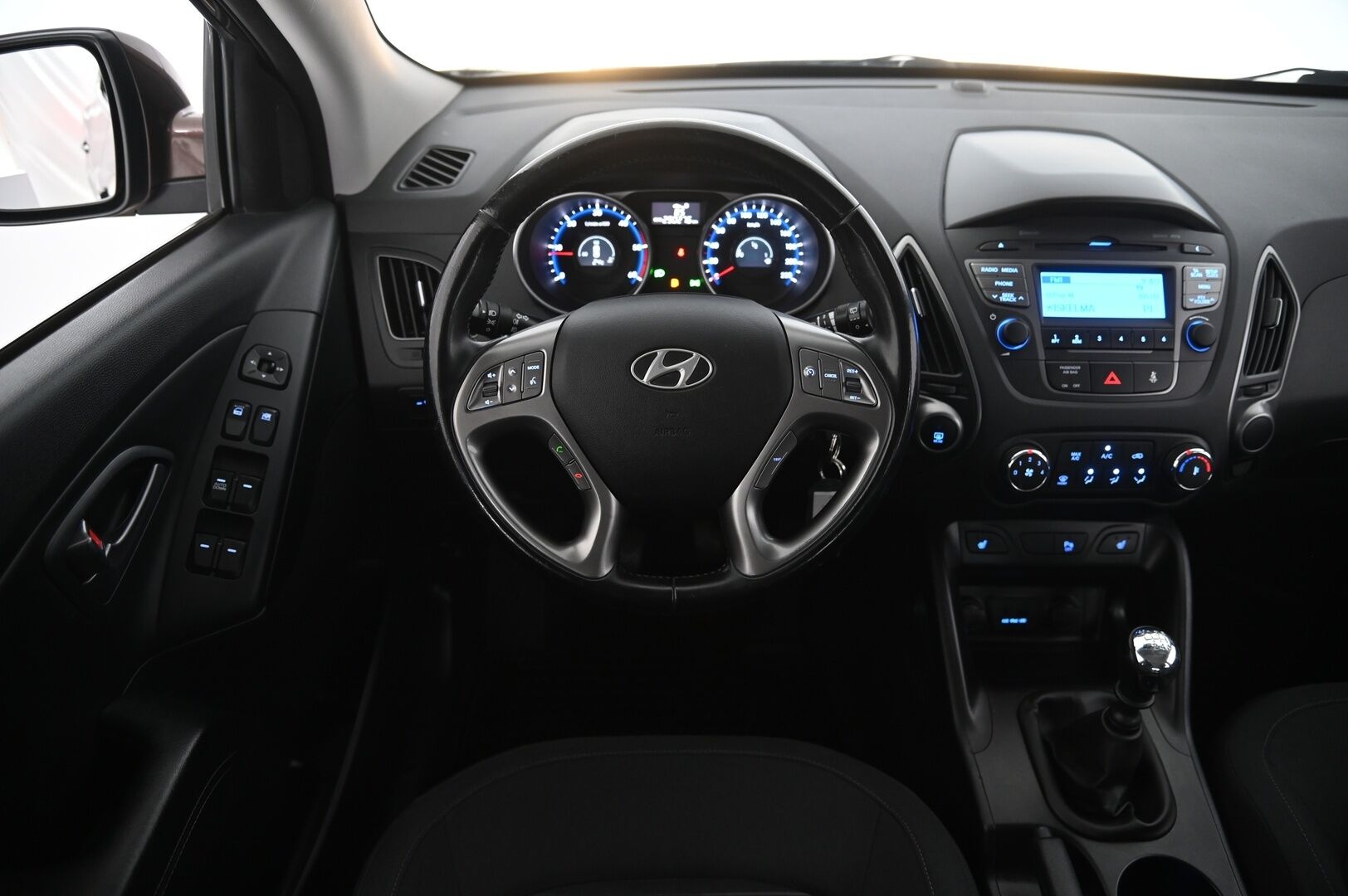 Hyundai ix35 2014 4WD 2,0 CRDi 100kW 6MT Comfort - Vetokoukku | Lohko | Suomi-auto | 2 Renkaat