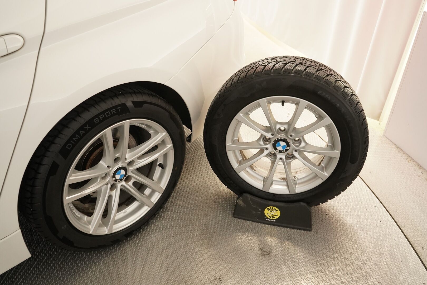 BMW 320 2013 TwinPower Turbo A xDrive F30 Sedan Business Automatic * Webasto / Vakkari / Tutka * - Suomi-auto / Kahdet BMW vanteet / Polttoainekäyttöinen Lisälämmitin