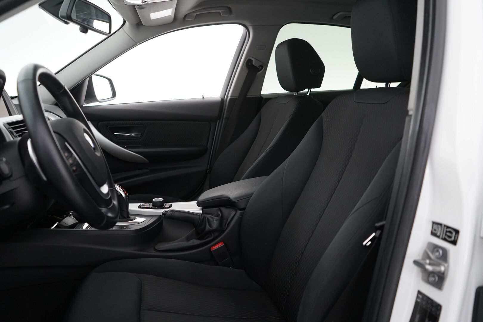 BMW 320 2013 TwinPower Turbo A xDrive F30 Sedan Business Automatic * Webasto / Vakkari / Tutka * - Suomi-auto / Kahdet BMW vanteet / Polttoainekäyttöinen Lisälämmitin - Osta nyt, maksa vasta ensi vuonna