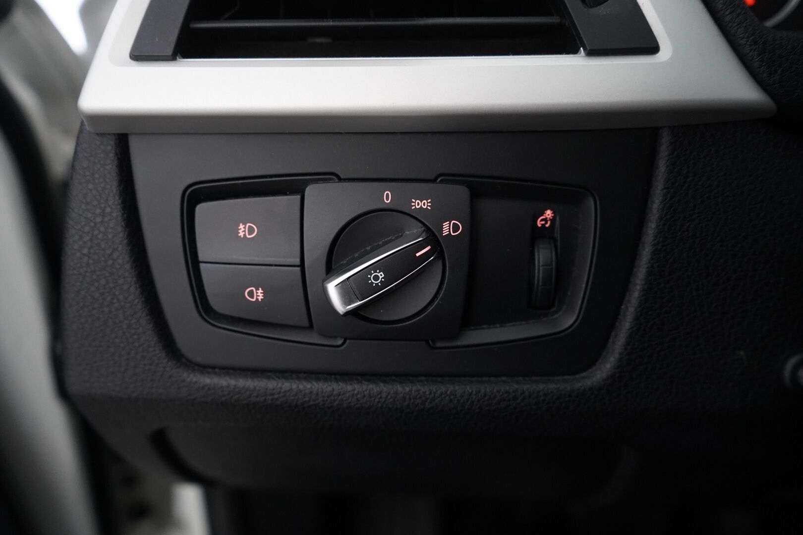 BMW 320 2013 TwinPower Turbo A xDrive F30 Sedan Business Automatic * Webasto / Vakkari / Tutka * - Suomi-auto / Kahdet BMW vanteet / Polttoainekäyttöinen Lisälämmitin - Osta nyt, maksa vasta ensi vuonna