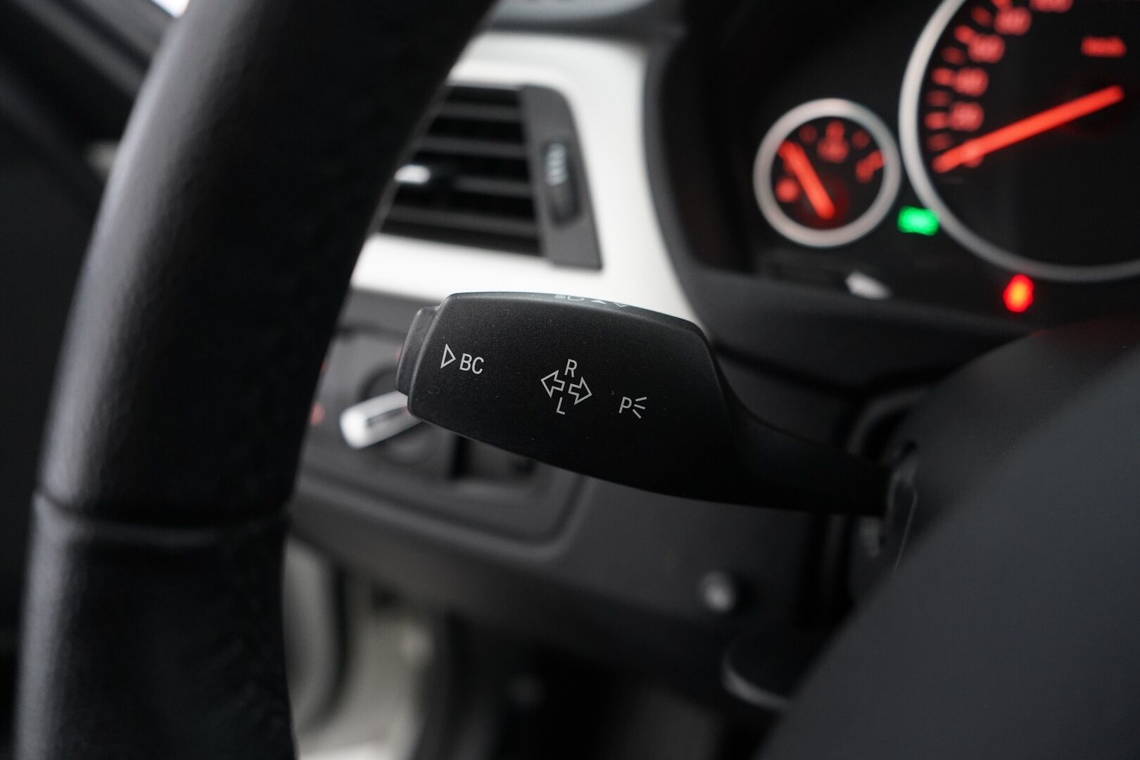 BMW 320 2013 TwinPower Turbo A xDrive F30 Sedan Business Automatic * Webasto / Vakkari / Tutka * - Suomi-auto / Kahdet BMW vanteet / Polttoainekäyttöinen Lisälämmitin - Osta nyt, maksa vasta ensi vuonna