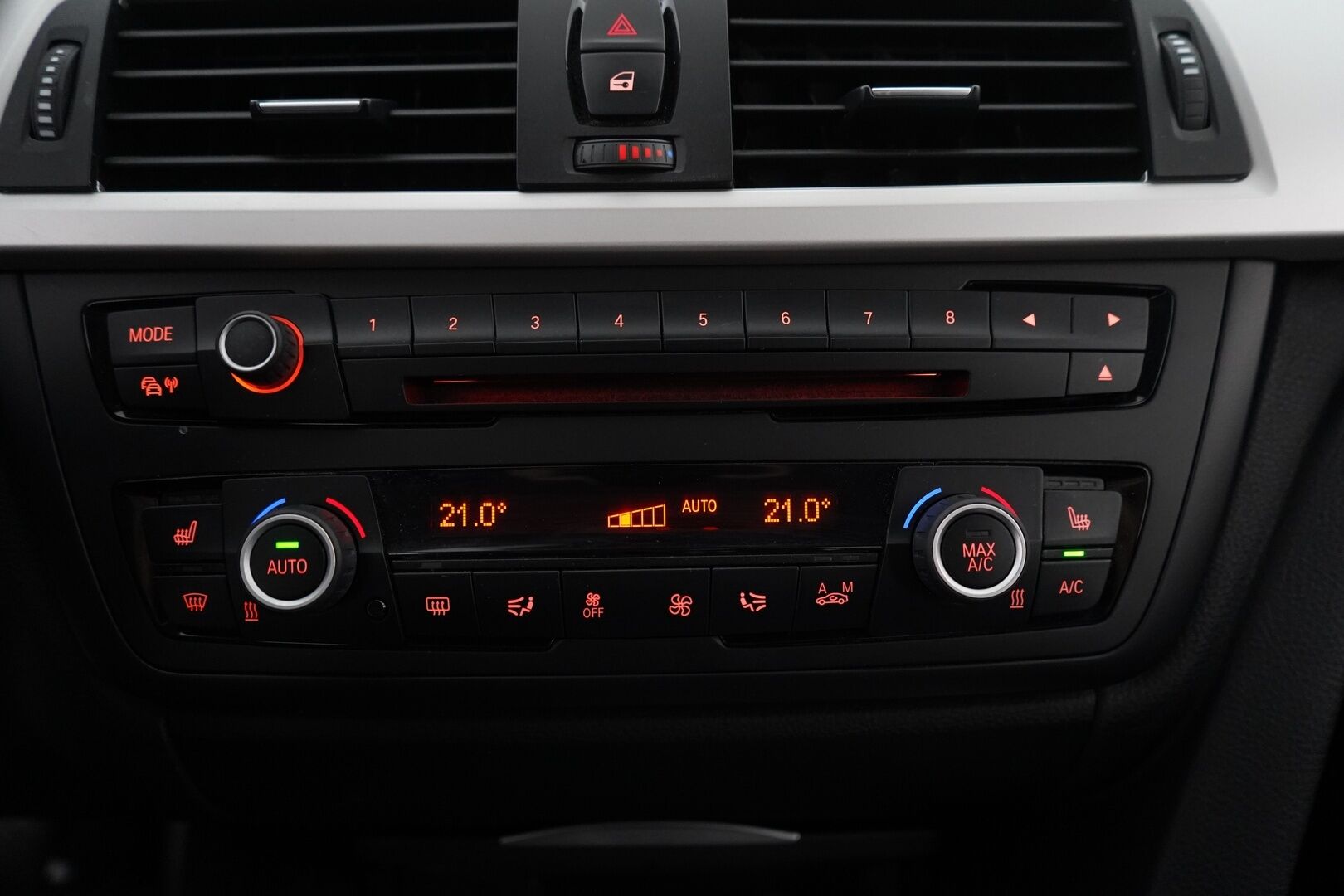 BMW 320 2013 TwinPower Turbo A xDrive F30 Sedan Business Automatic * Webasto / Vakkari / Tutka * - Suomi-auto / Kahdet BMW vanteet / Polttoainekäyttöinen Lisälämmitin - Osta nyt, maksa vasta ensi vuonna