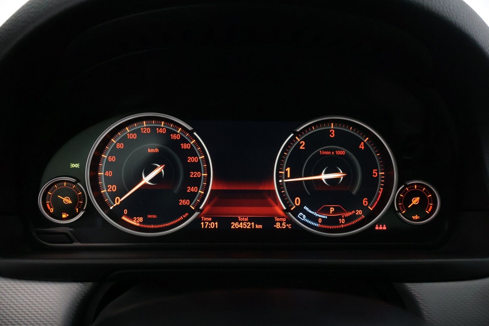 BMW 520 2013 TwinPower Turbo A F10 Sedan Business M-Sport ** Suomiauto / Hifit / Black Panel / Muistipenkki kuskilla / Bluetooth ** - *2x renkaat & vanteet / Sport-vaihteisto / Huollettu 254tkm kohdalla*