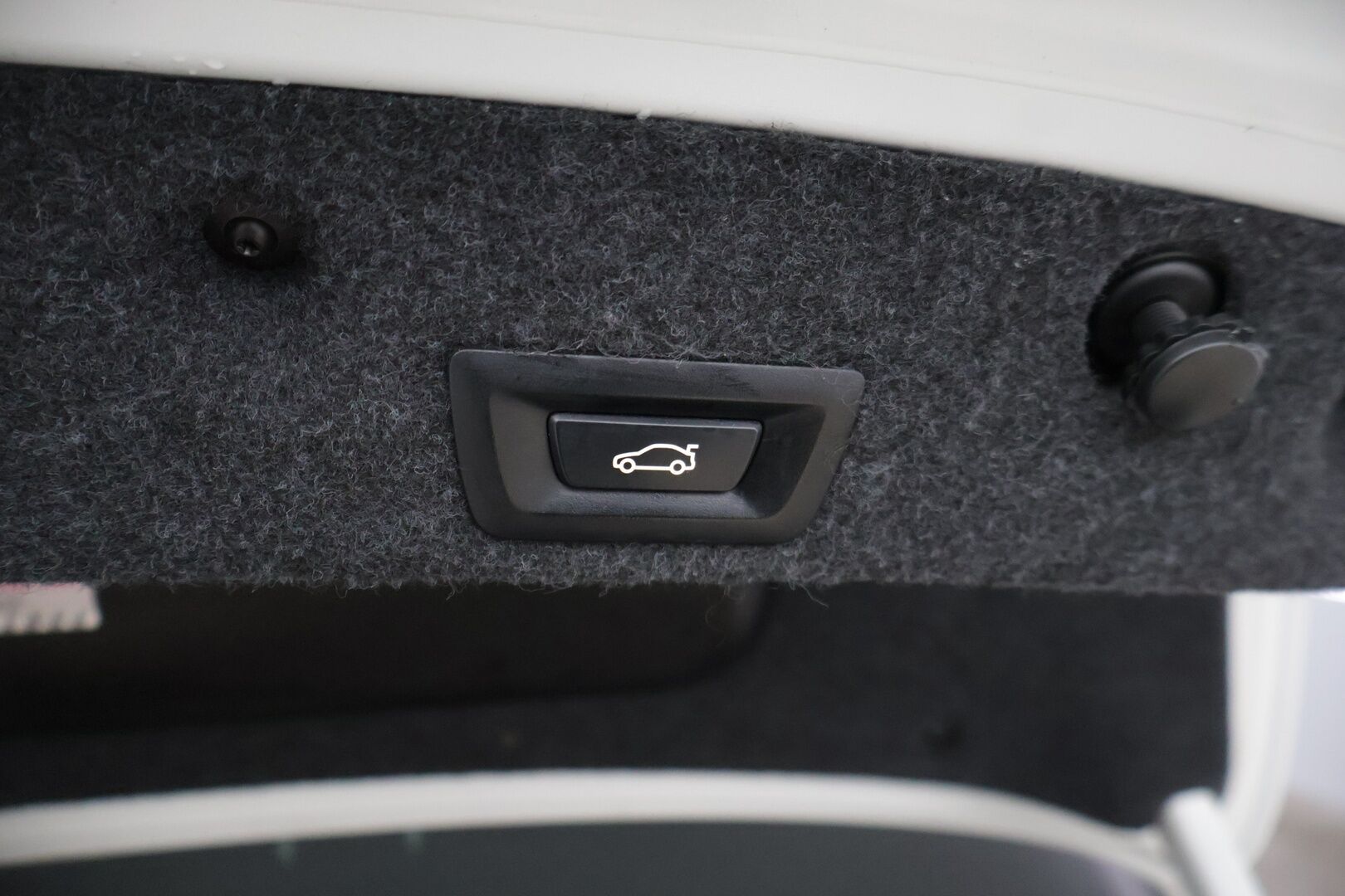 BMW 520 2013 TwinPower Turbo A F10 Sedan Business M-Sport ** Suomiauto / Hifit / Black Panel / Muistipenkki kuskilla / Bluetooth ** - *2x renkaat & vanteet / Sport-vaihteisto / Huollettu 254tkm kohdalla*