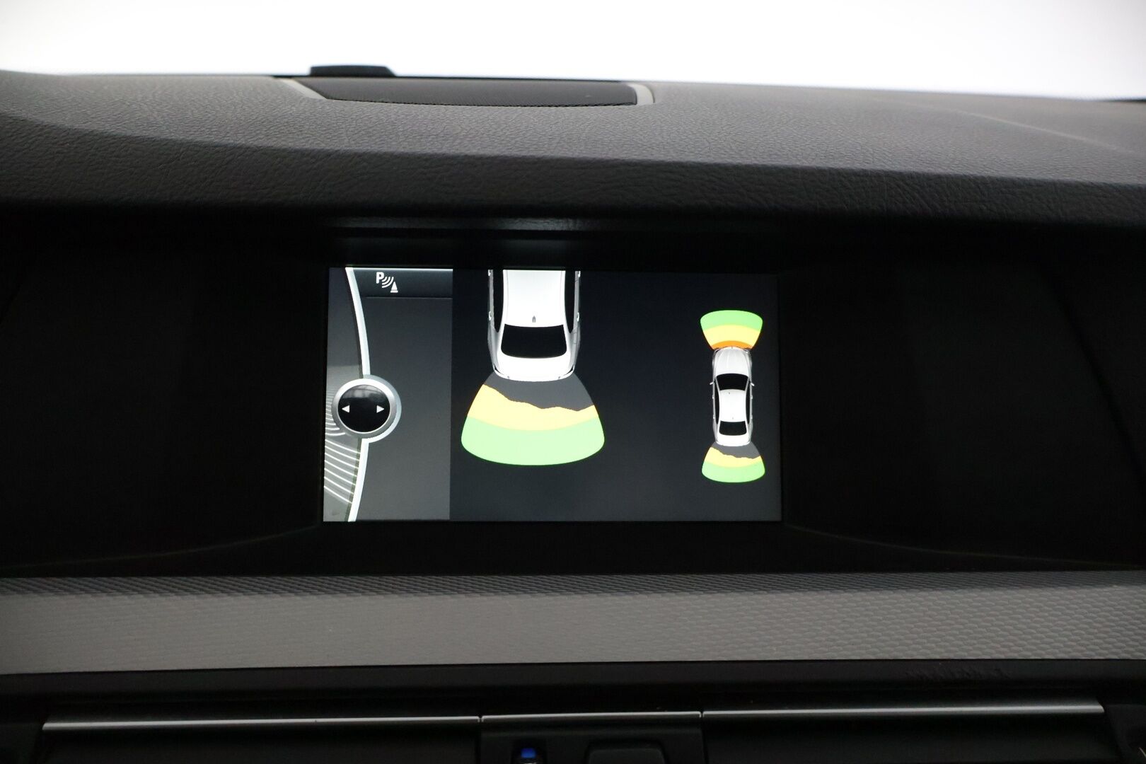 BMW 520 2013 TwinPower Turbo A F10 Sedan Business M-Sport ** Suomiauto / Hifit / Black Panel / Muistipenkki kuskilla / Bluetooth ** - *2x renkaat & vanteet / Sport-vaihteisto / Huollettu 254tkm kohdalla*