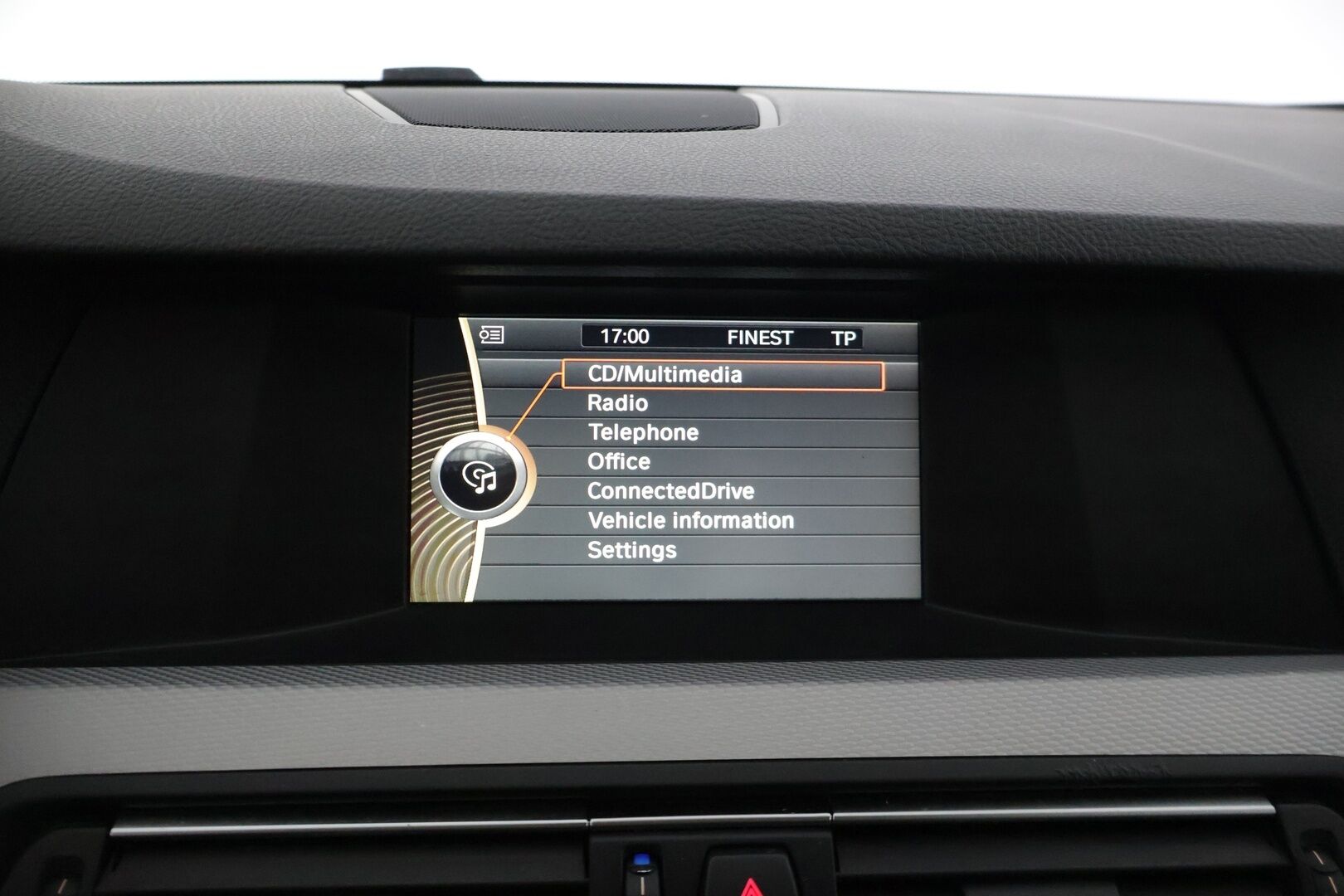 BMW 520 2013 TwinPower Turbo A F10 Sedan Business M-Sport ** Suomiauto / Hifit / Black Panel / Muistipenkki kuskilla / Bluetooth ** - *2x renkaat & vanteet / Sport-vaihteisto / Huollettu 254tkm kohdalla*