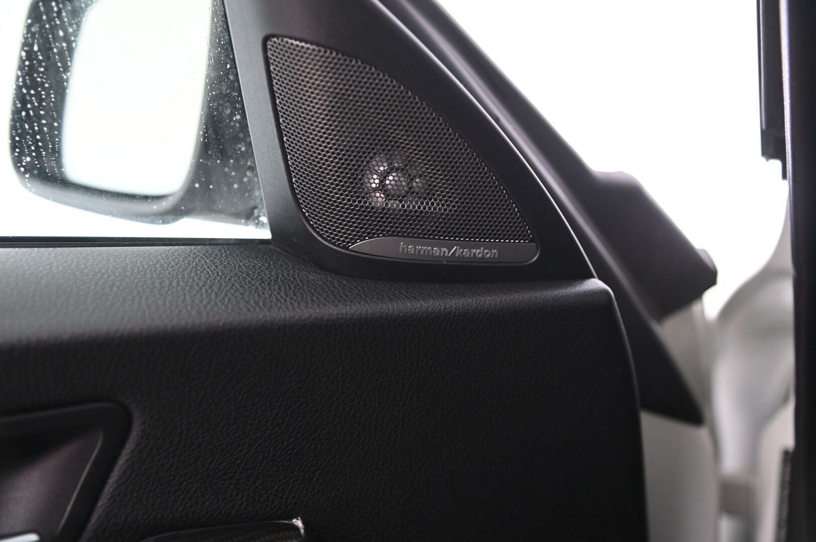 BMW 135 2015 F21 Hatchback M135i A xDrive - Proff navi | Kattoikkuna | H&K | Nahkasisusta | Mhd stage 2 | Xhp stage 3 | 02/26 leimattu