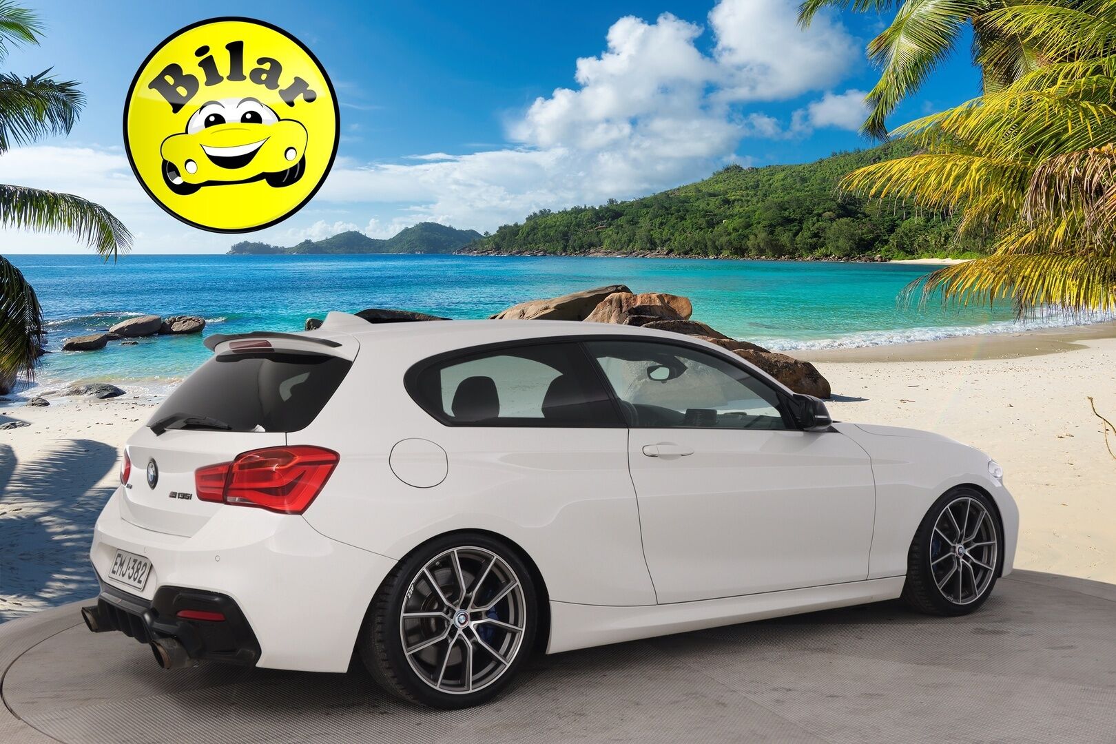 BMW M135I 2015 F21 Hatchback M135i A xDrive - Proff navi | Kattoikkuna | H&K | Nahkasisusta | Mhd stage 2 | Xhp stage 3 | 02/26 leimattu | Muistipenkit | 2x renkaat&alumiinivanteet