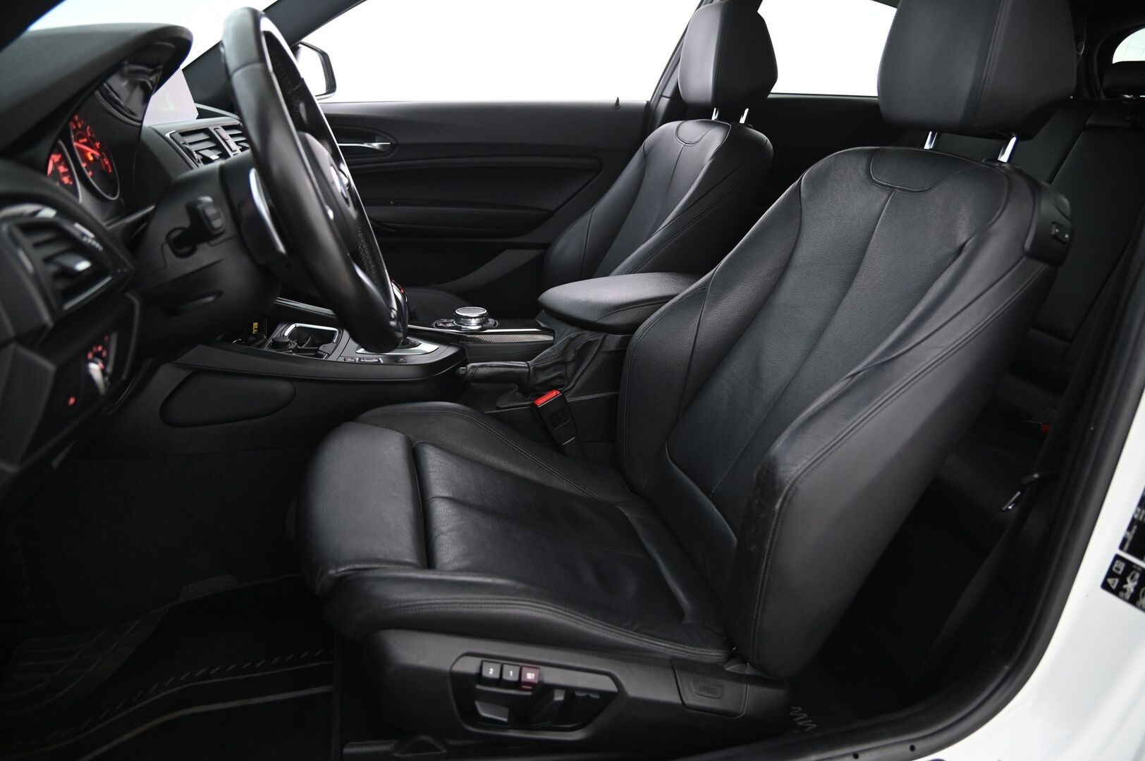 BMW M135I 2015 F21 Hatchback M135i A xDrive - Proff navi | Kattoikkuna | H&K | Nahkasisusta | Mhd stage 2 | Xhp stage 3 | 02/26 leimattu | Muistipenkit | 2x renkaat&alumiinivanteet