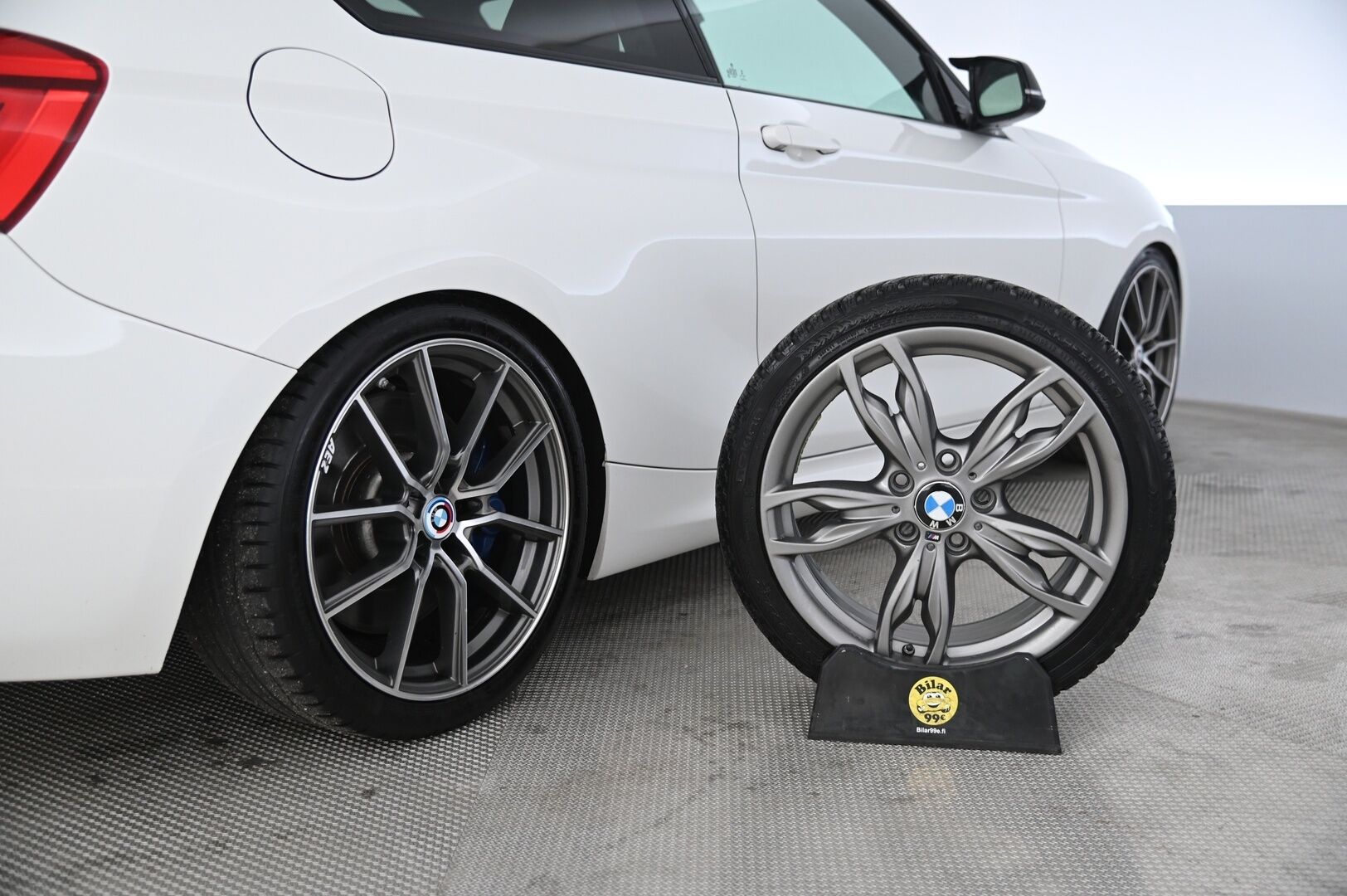 BMW 135 2015 F21 Hatchback M135i A xDrive - Proff navi | Kattoikkuna | H&K | Nahkasisusta | Mhd stage 2 | Xhp stage 3 | 02/26 leimattu